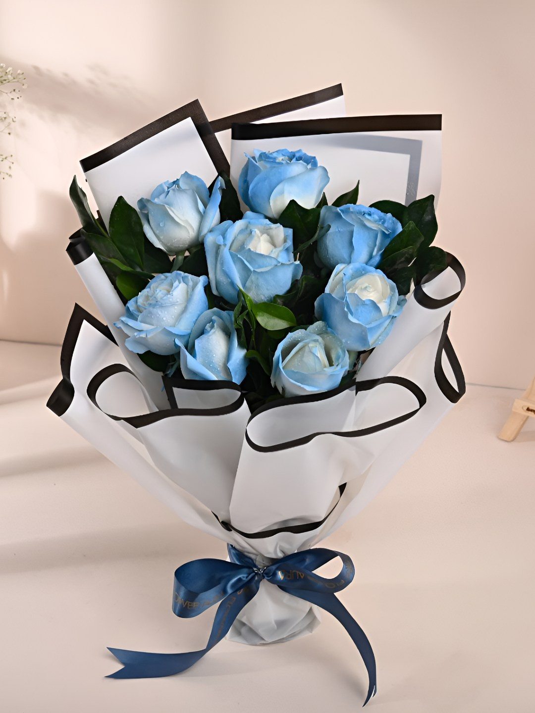 Floweraura Blue & White 8 Pieces Roses Fresh Flowers Bouquet
