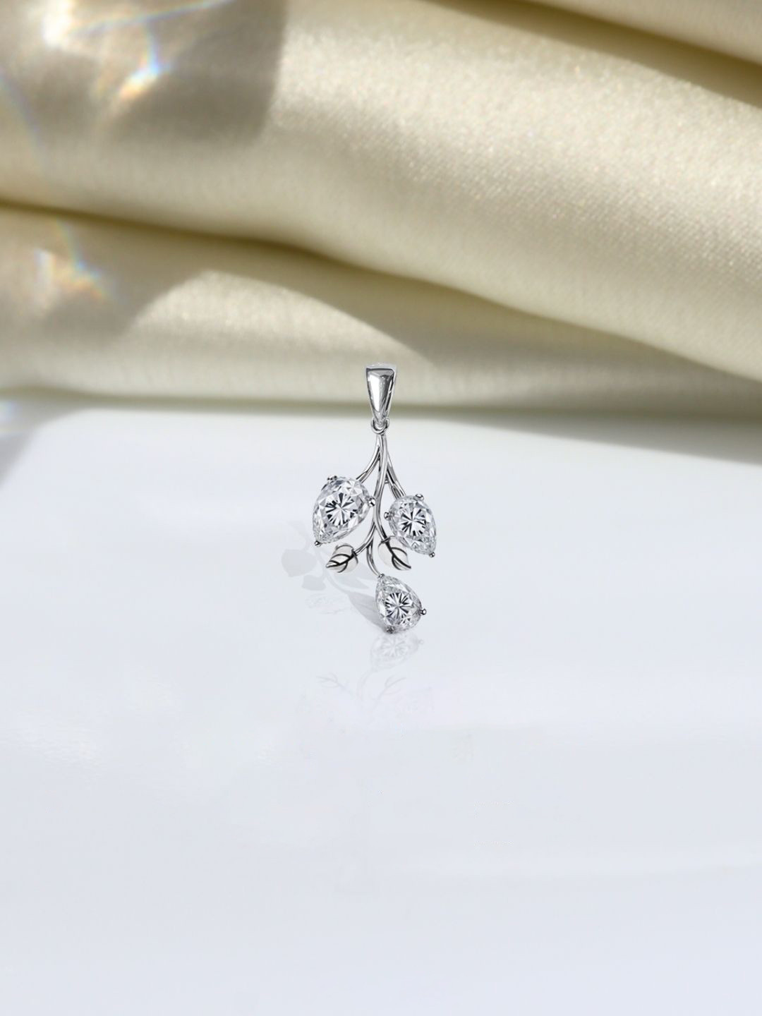 HighSpark 92.5 Sterling Silver Cubic Zirconia Studded Tulip Flower Solitaire Pendant
