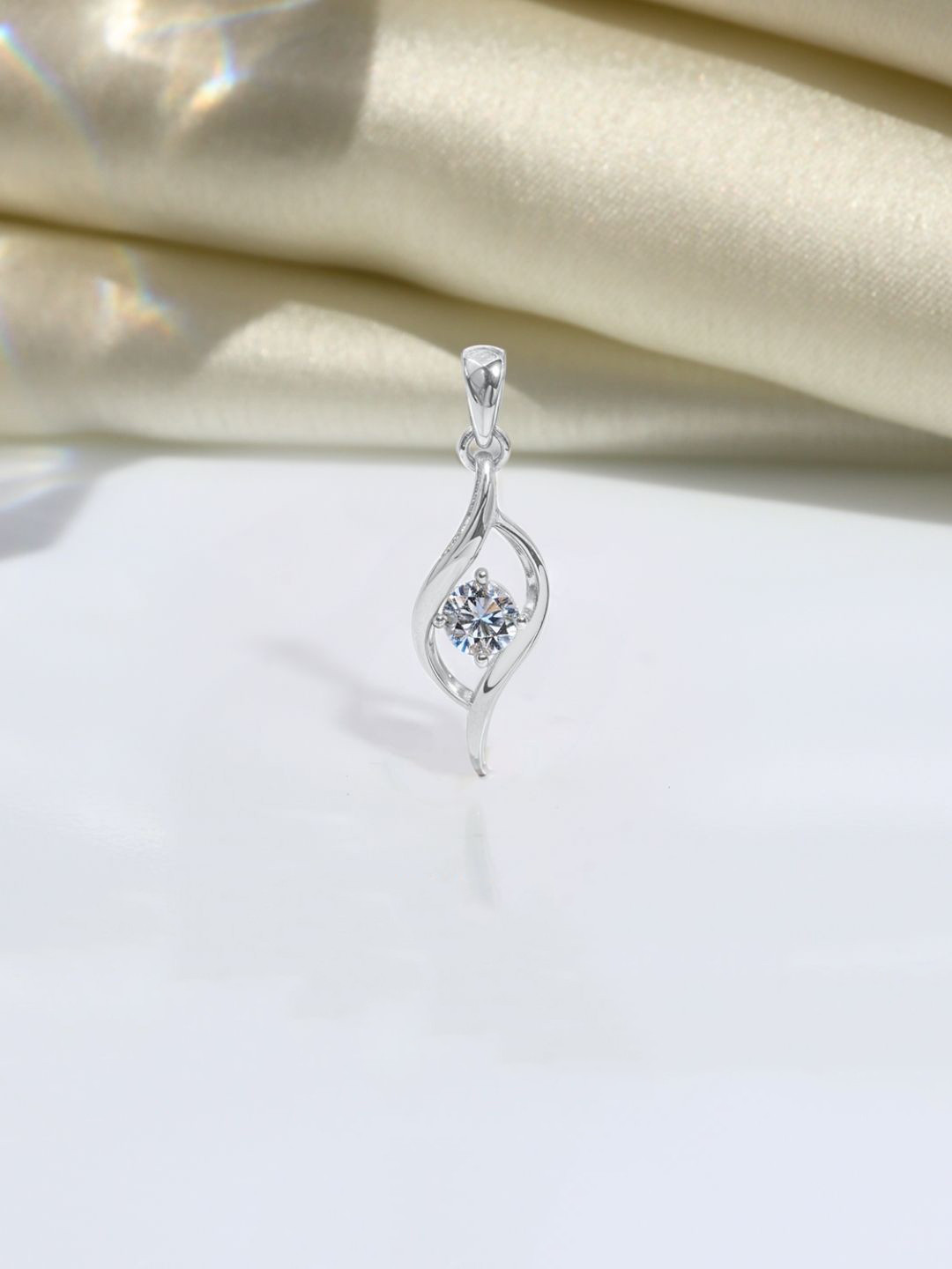 HighSpark 92.5 Sterling Silver Cubic Zirconia Studded Classic Dew Drop Solitaire Pendant