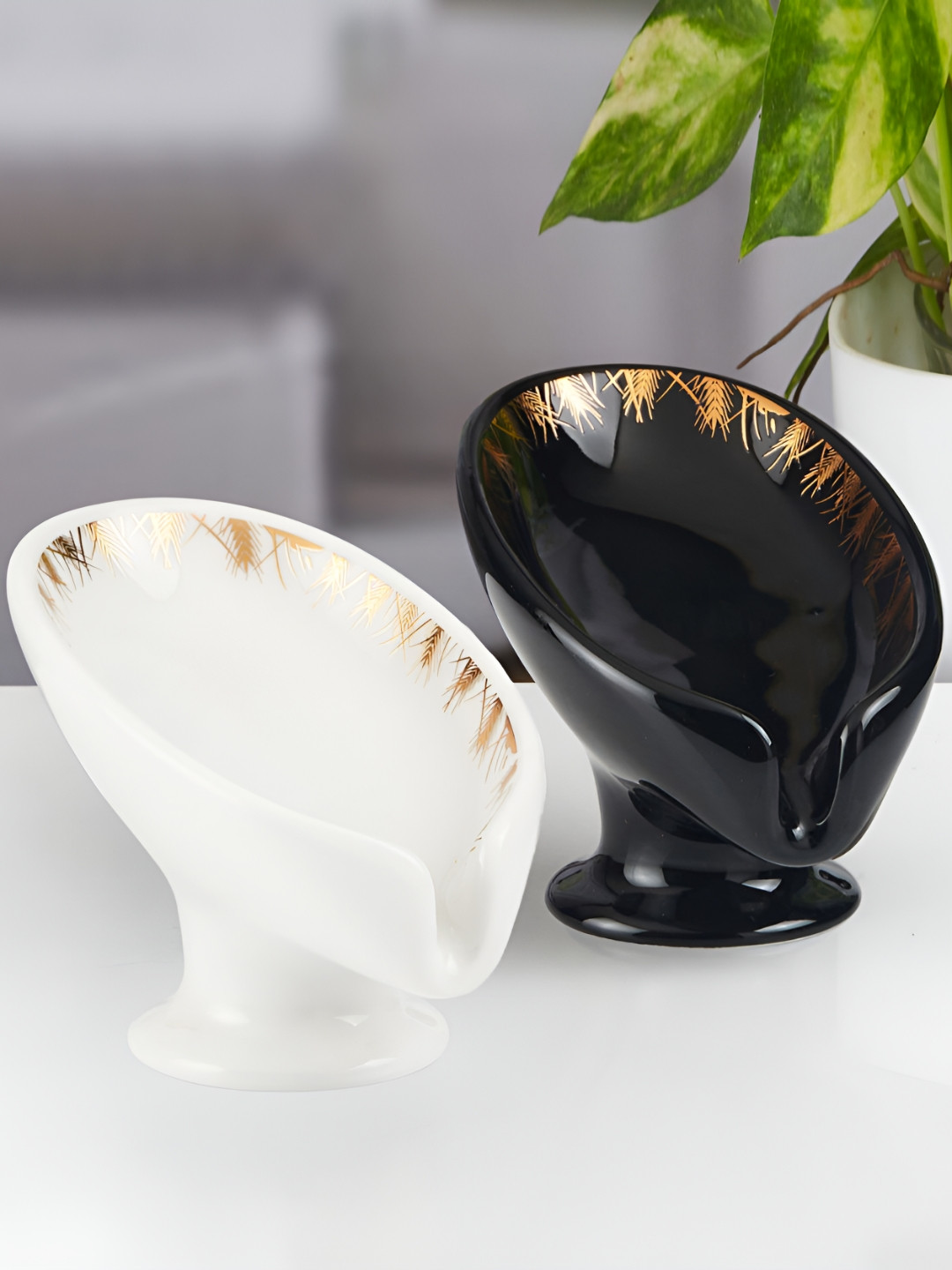 Kookee Black and White 2 Pieces Abstract Printed Ceramic Soap Dish