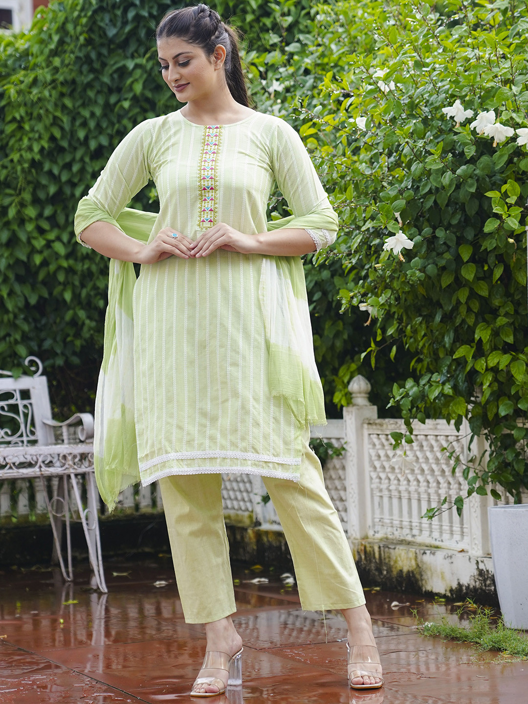 Anushansa Floral Printed Thread Work Straight Kurta With Trousers And Dupatta