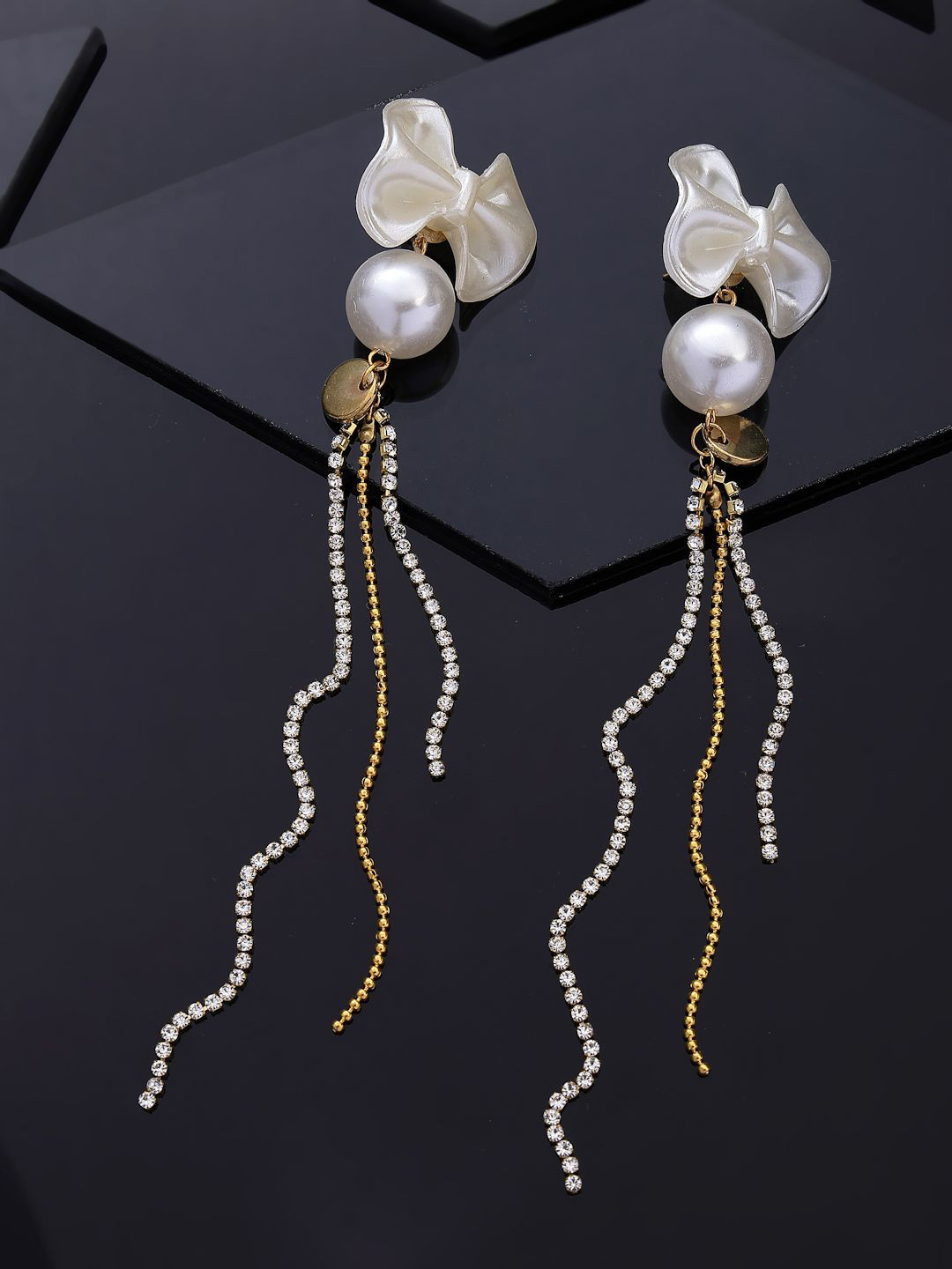 VESTIDO MODAS Gold-Plated Pearls Studded Classic Drop Earrings