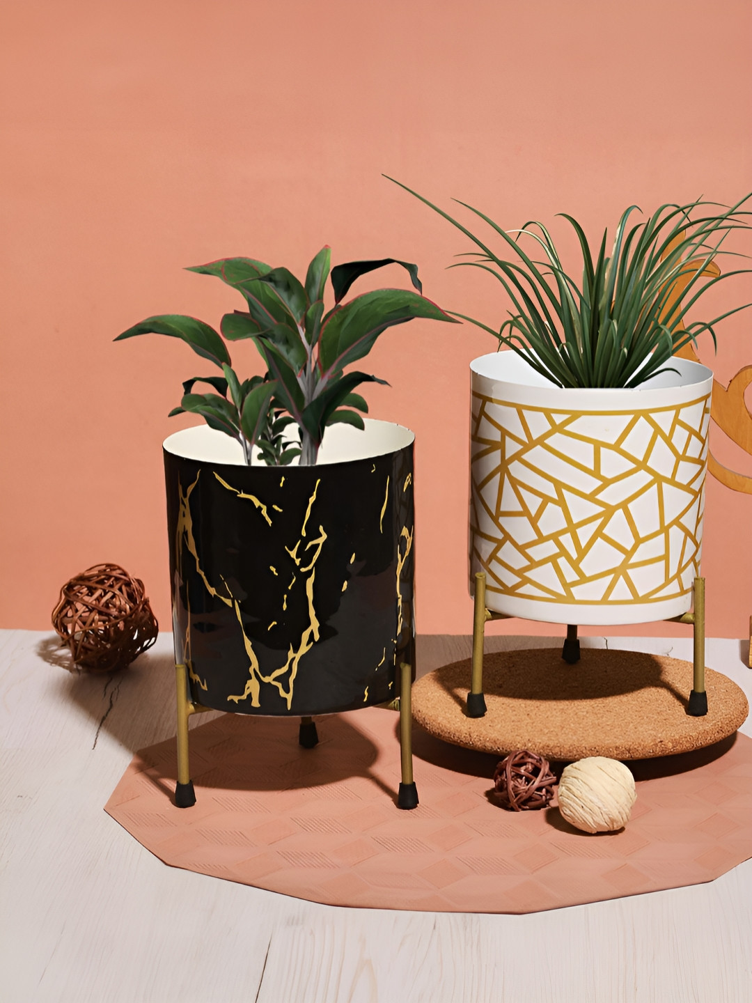 Homspurts White & Black 2 Pieces Geometric Printed Eco Friendly Urban Charm Planters