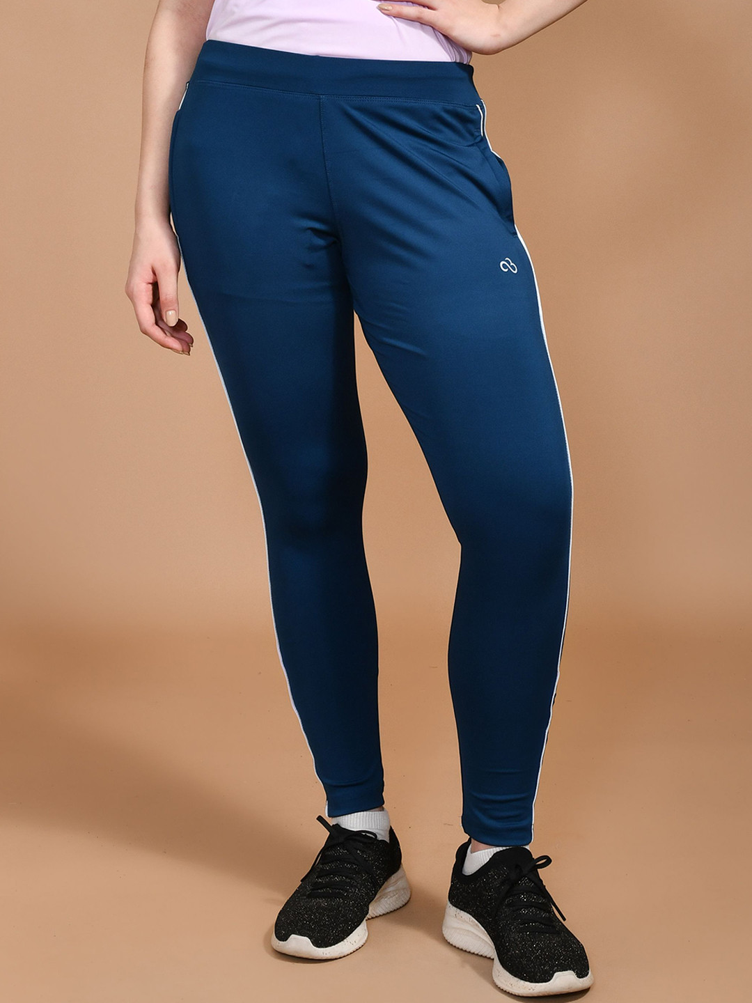 SKYKNIT Women Striped Dry-Fit Tights