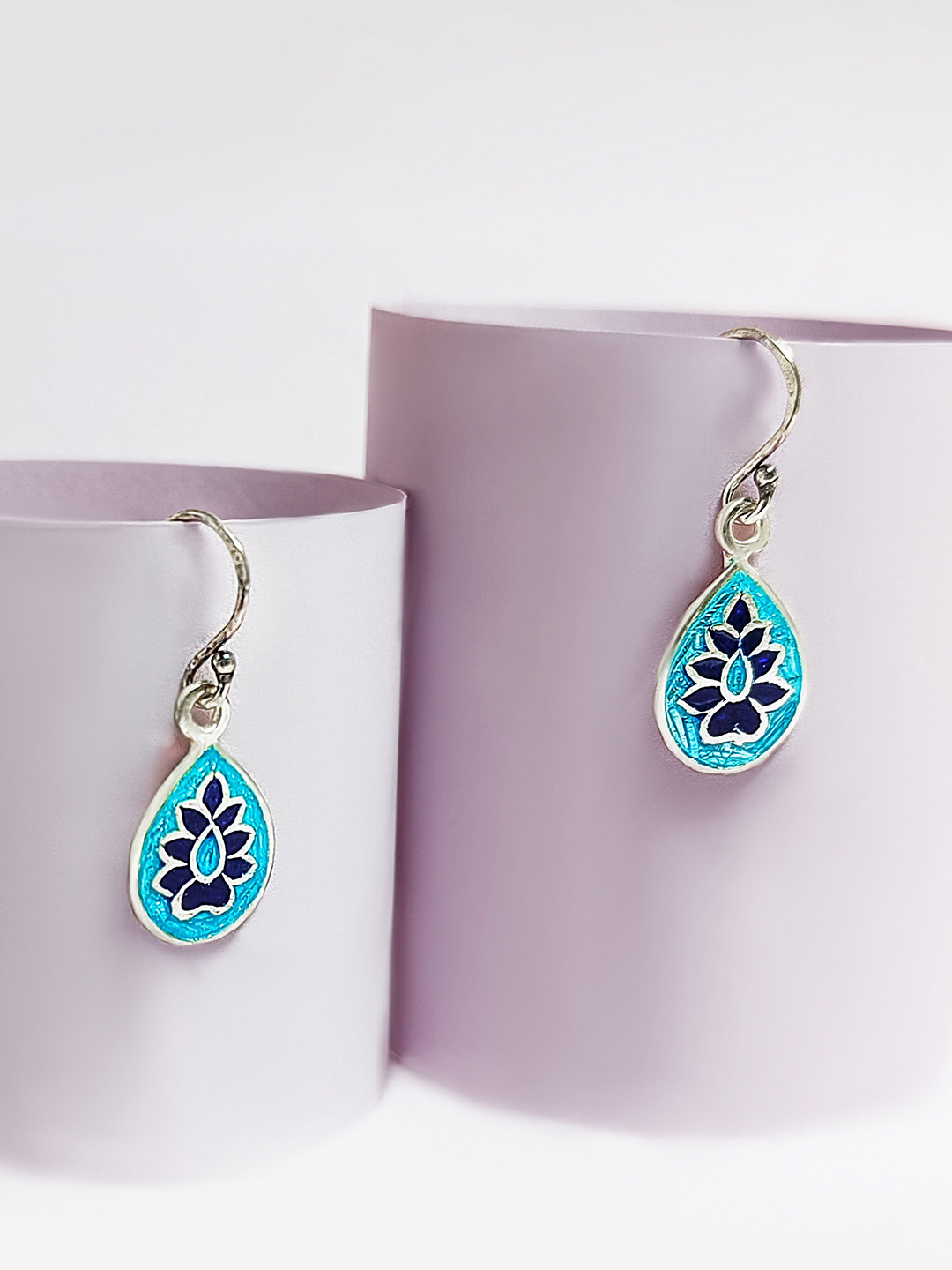 INARI SHINES 925 Silver Leaf drop Earrings with Enamel Meena