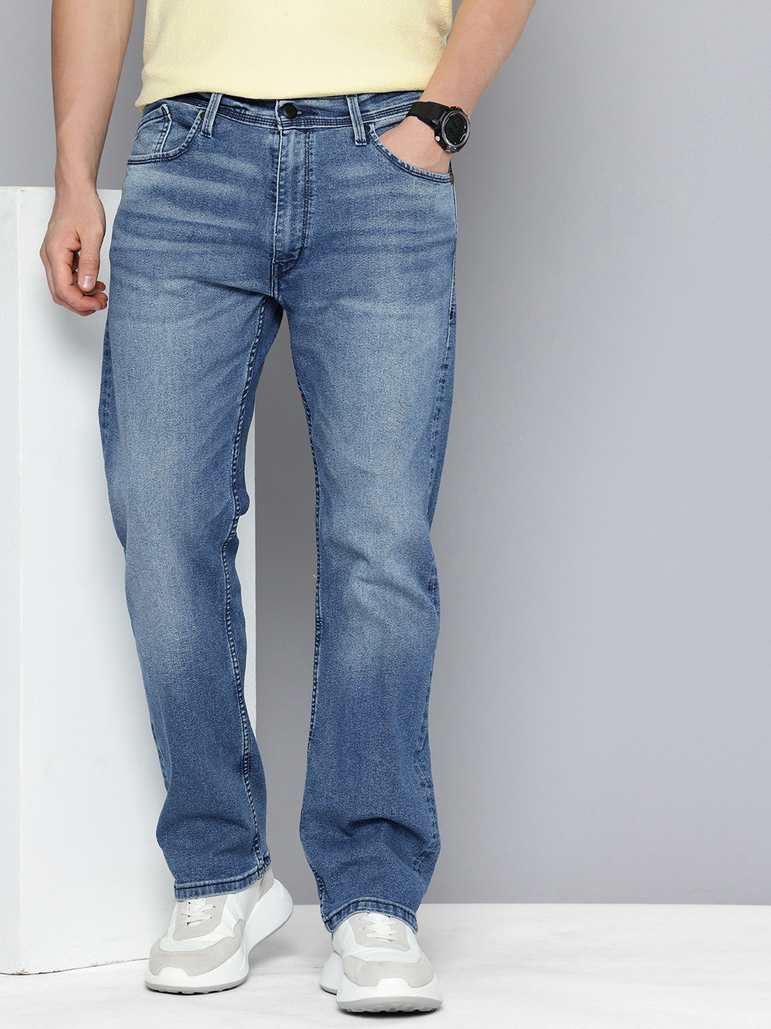 Levis Men 555 Relaxed Straight Fit Light Fade Stretchable Jeans