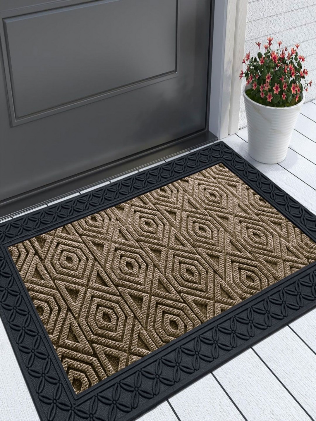 LUXEHOME INTERNATIONAL Yellow & Black Hexagonal Patterned Rectangular Anti-Skid Doormat