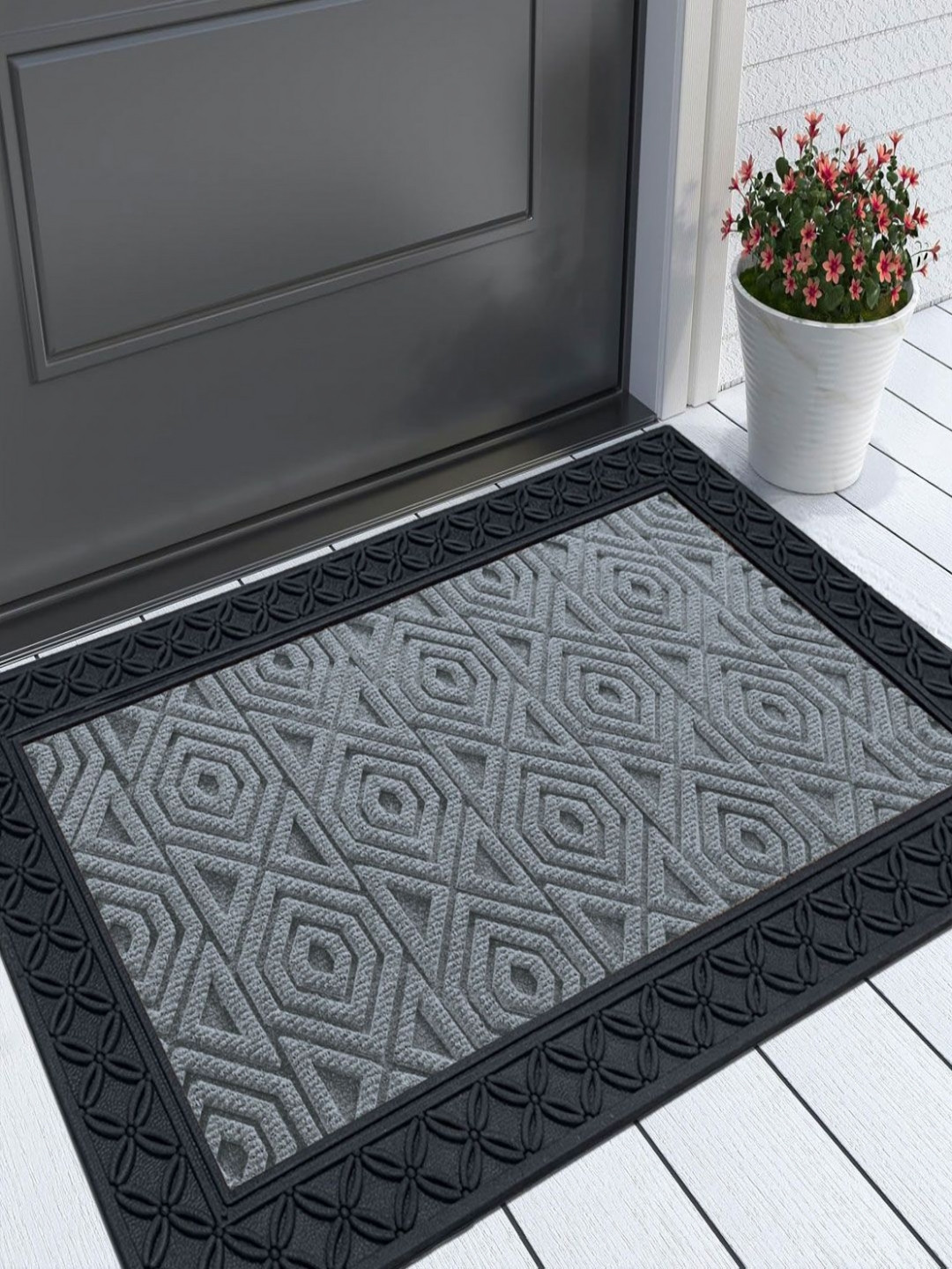 LUXEHOME INTERNATIONAL Black & Grey Hexagonal Patterned Rectangular Anti-Skid Doormat