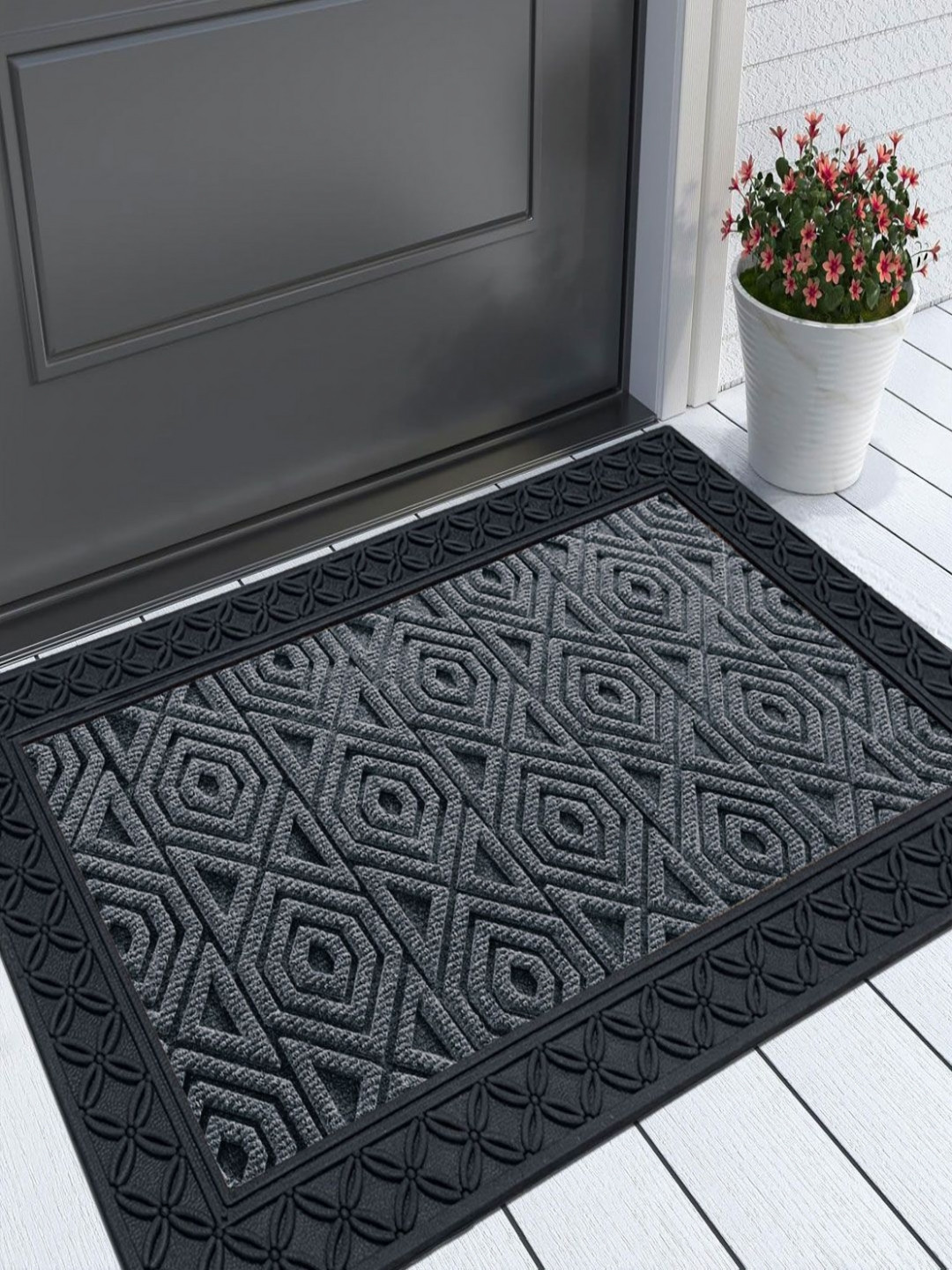 LUXEHOME INTERNATIONAL Grey & Black Hexagonal Patterned Rectangular Anti-Skid Doormat