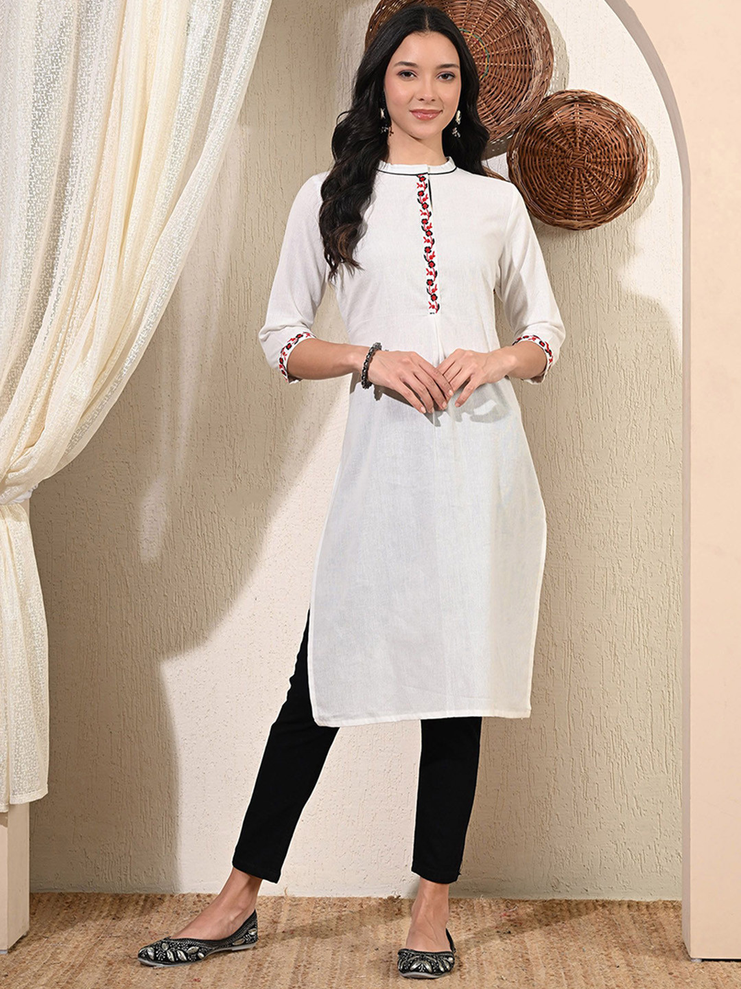 Netreyam Floral Embroidered Round Neck Cotton Straight Kurta