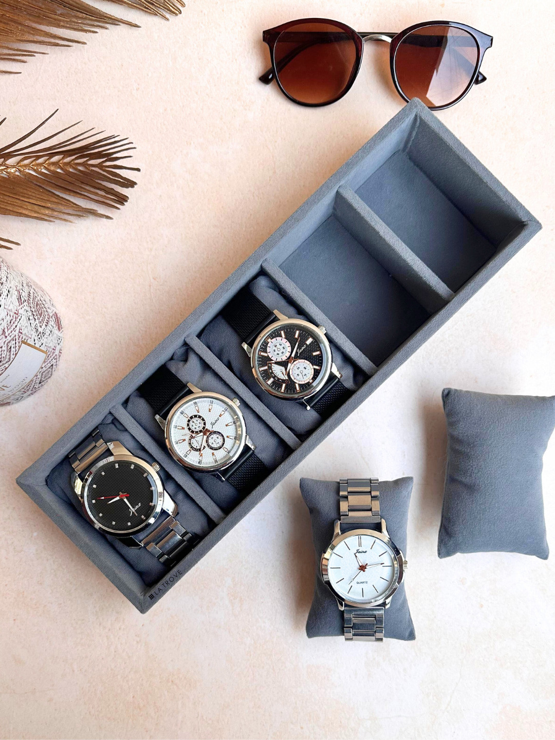 La Trove 5 Slot Grey Velvet Watch Organizer Tray