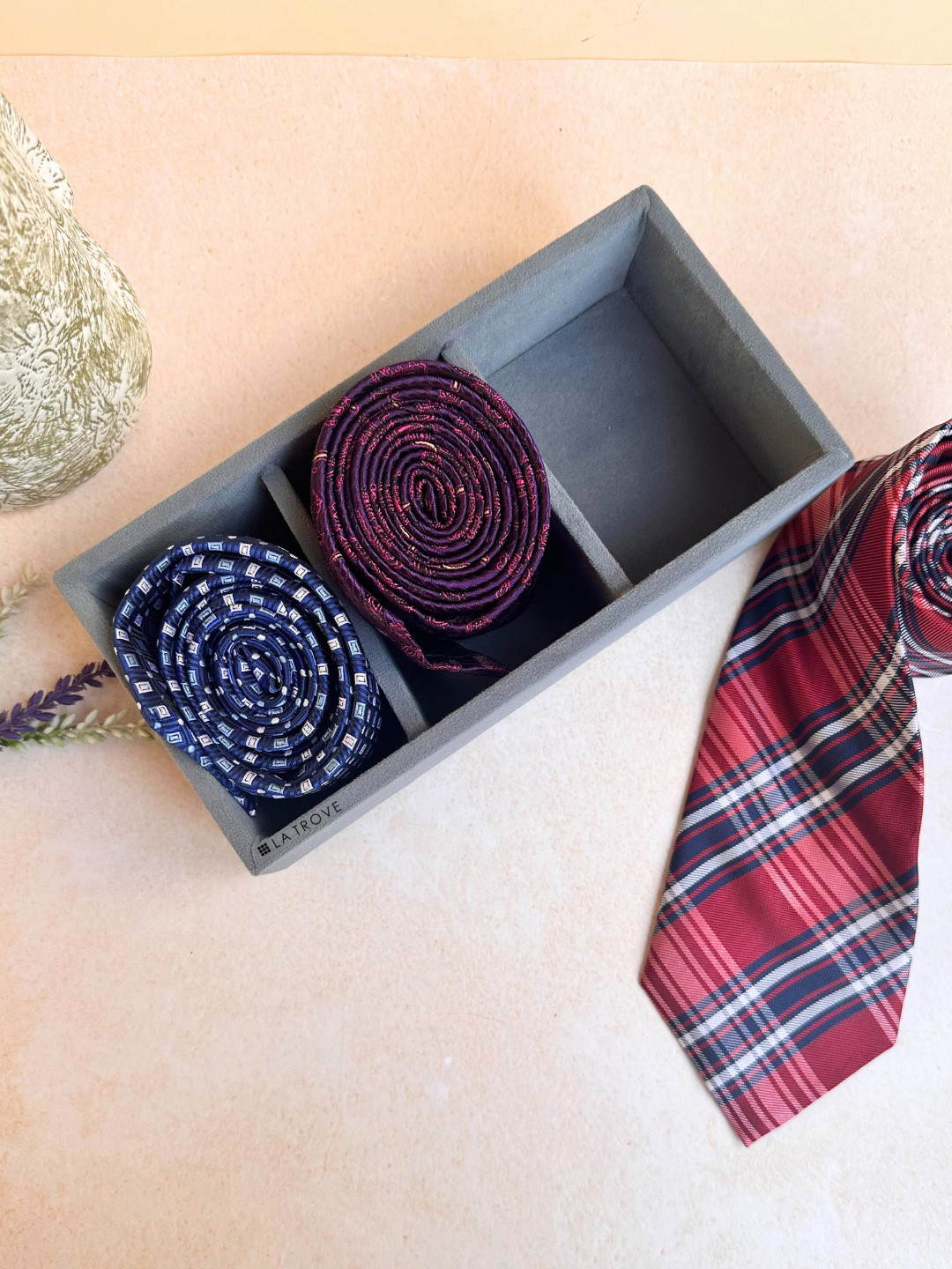La Trove 3 Slot Grey Tie & Pocket Square Velvet Organizer Tray