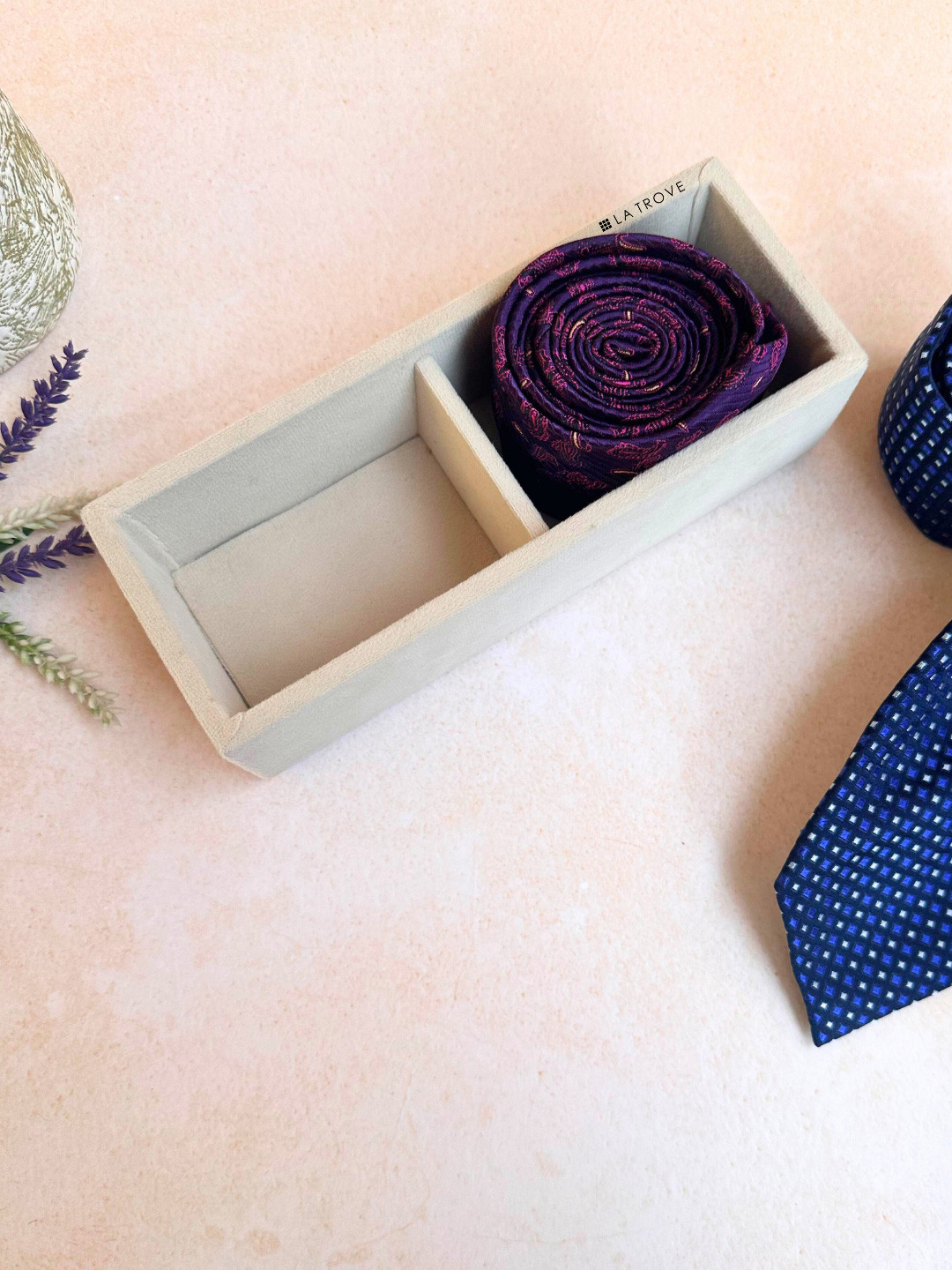 La Trove 2 Slot Cream Tie & Pocket Square Velvet Organizer Tray