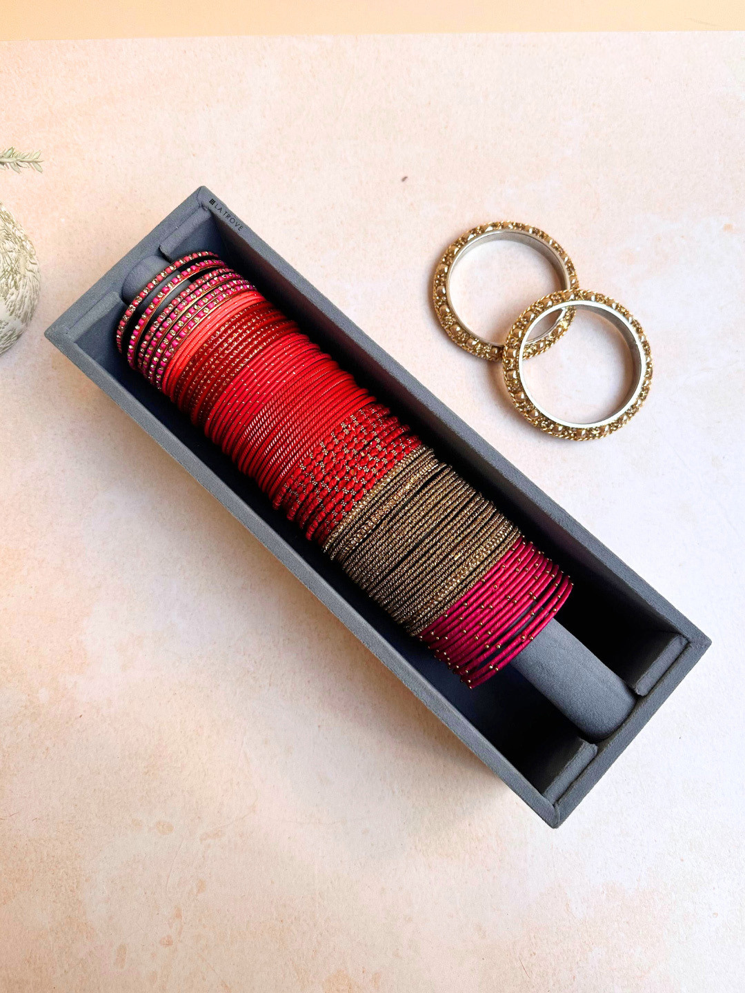 La Trove 1 Rod Grey Velvet Bangle Organizer Tray