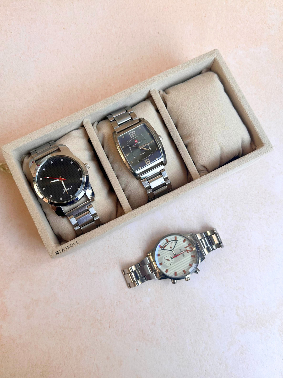 La Trove 3 Slot Cream Velvet Watch Organizer Tray