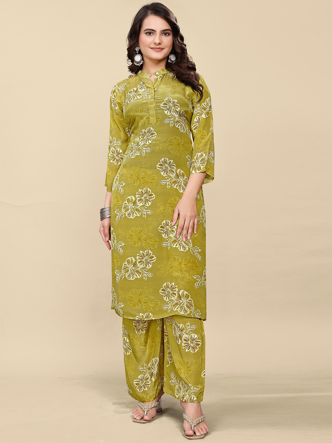VINAYAKA TEX PRINT Floral Printed Mandarin Collar Straight Kurta With Palazzo