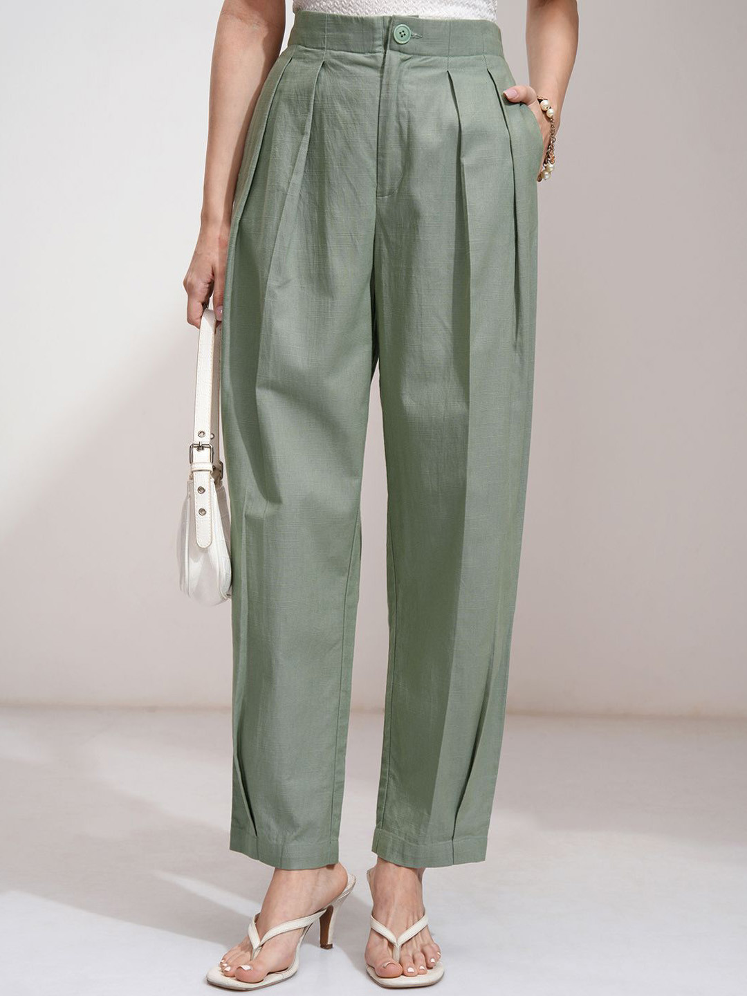 Tokyo Talkies Women Solid Linen Front Pleated Carrot Pants