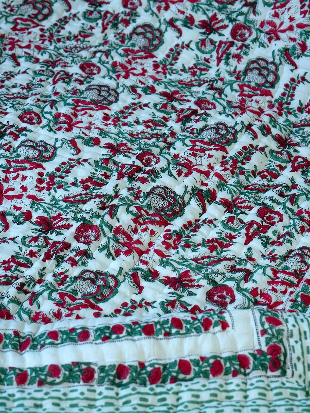 The Jaipur Wala Red & White Floral Printed Cotton 120 GSM Double Bed Quilt