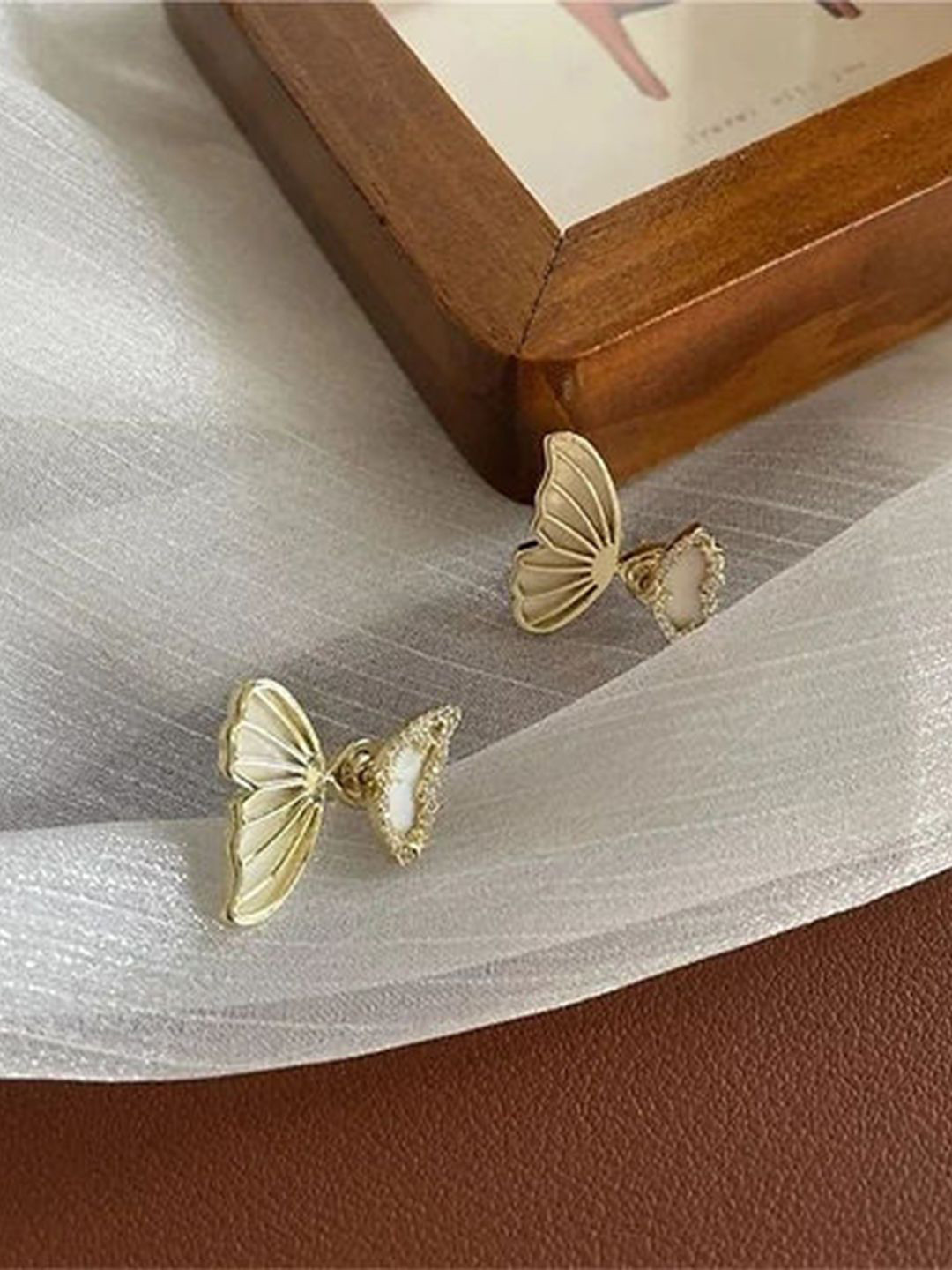 BEYTER Korean Artificial Stones Studded Contemporary Shaped Studs