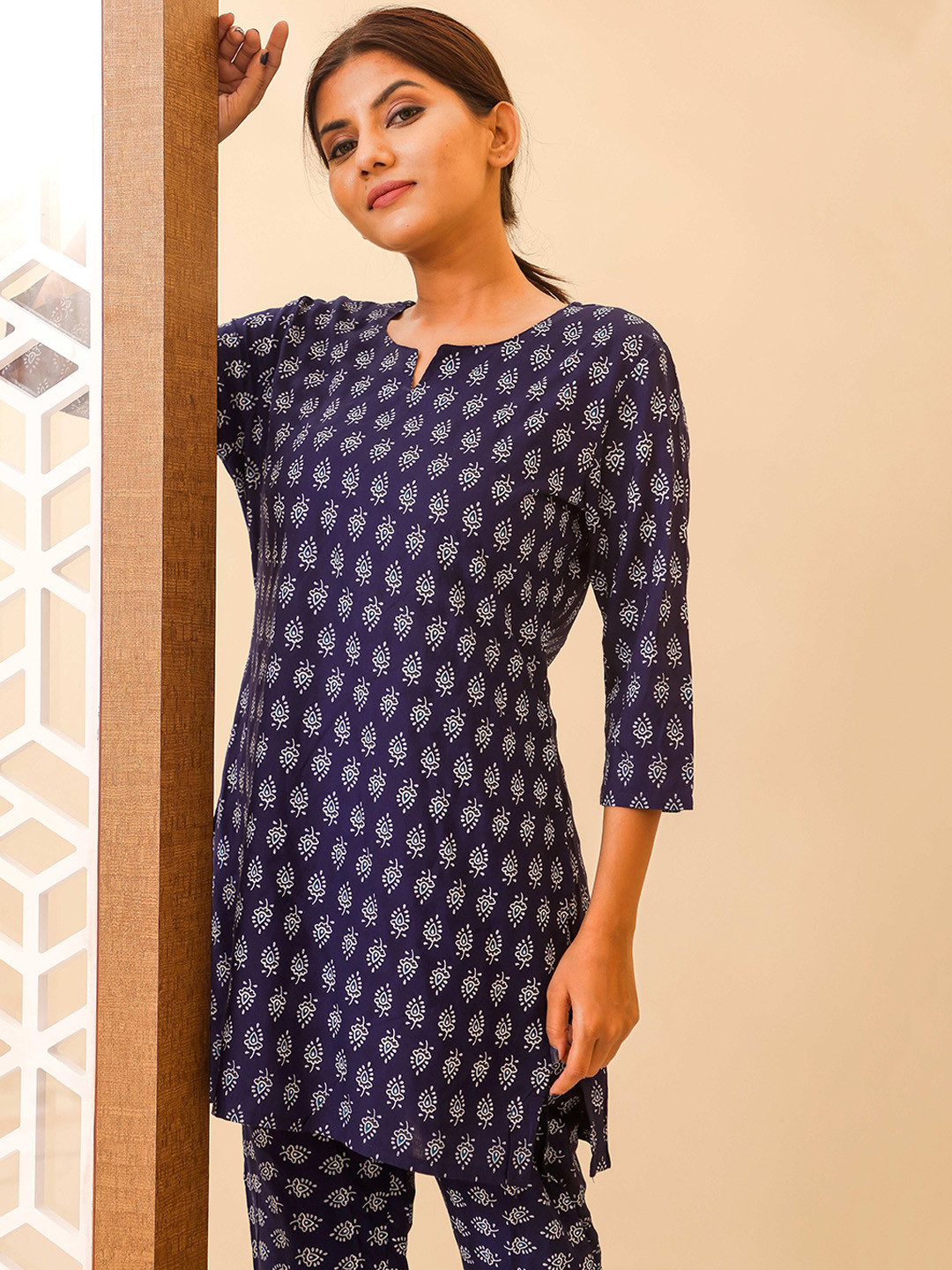 Jasoriya Floral Printed Notch Neck Straight Tunic With Trouser
