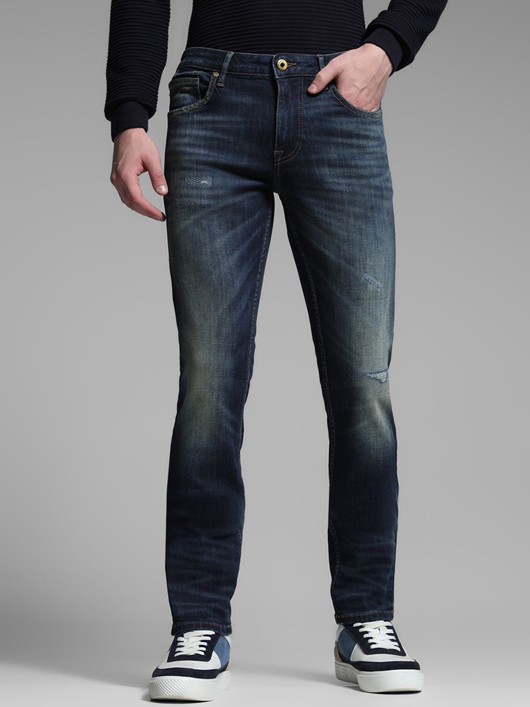 Jack & Jones Men Slim Fit Low-Rise Mildly Distressed Heavy Fade Stretchable Jeans