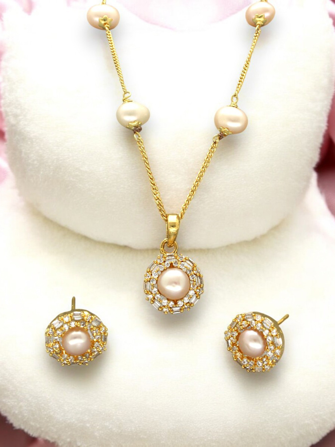 Sri Jagdamba Pearls Dealer Gold-Plated Pearl-Studded Pendant and Earrings