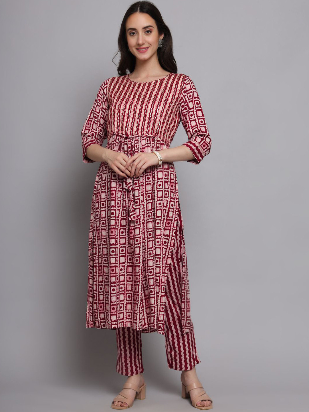 INVAGA FASHION Geometric Printed Round Neck Pleated A-Line Kurta With Trousers