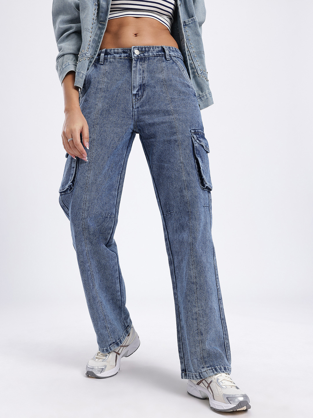 Women Mid-Rise Medium Fade Straight Fit Cargo Jeans