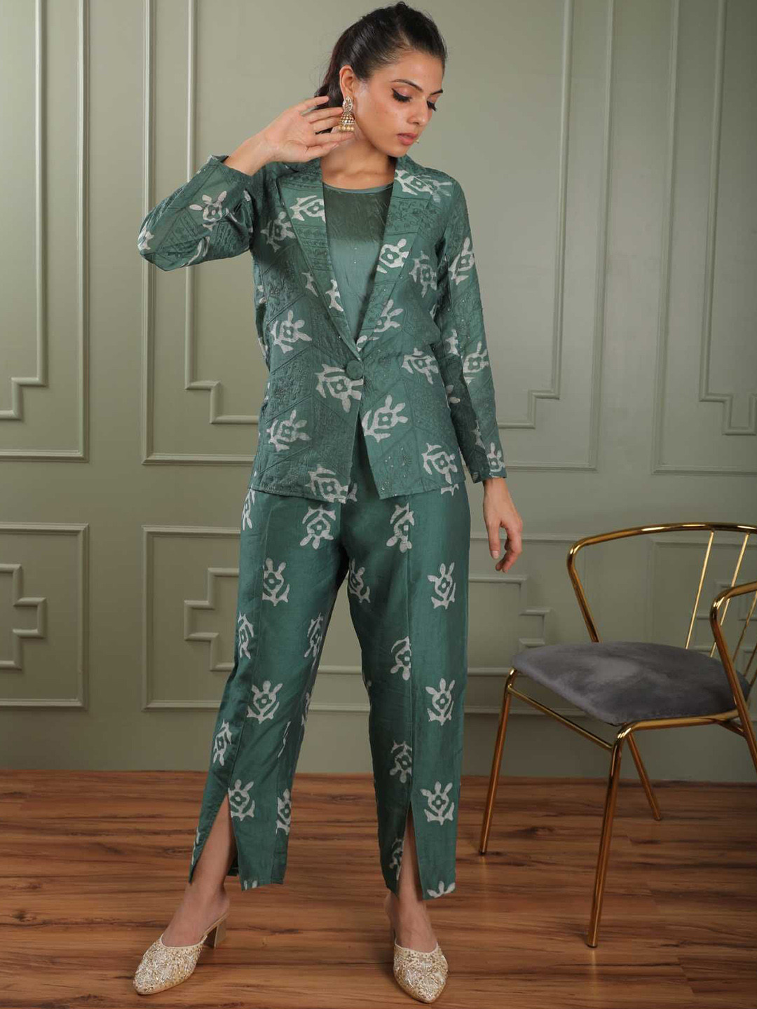 Label Ishnya Ethnic Motifs Printed Batik Printed Top & Trousers With Blazer