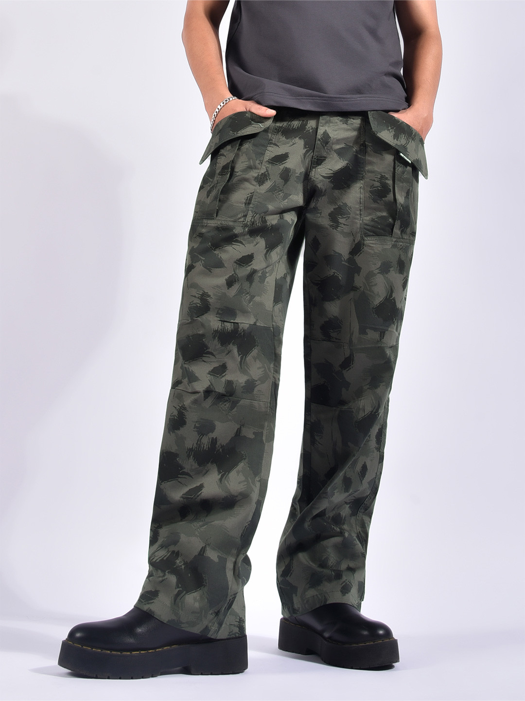 Beyoung Men Grey Pleated Knee Camo Cargo Pants