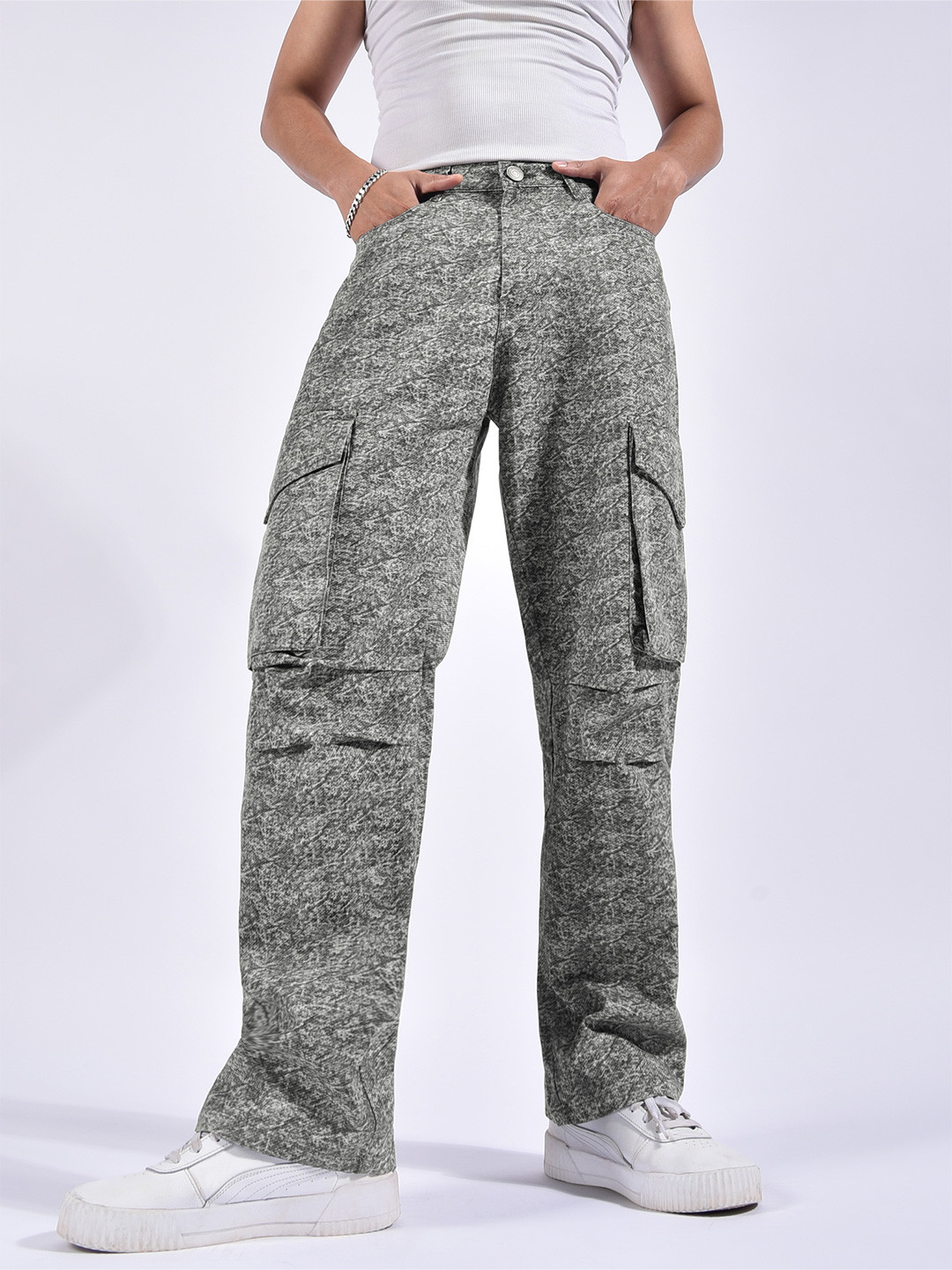 Beyoung Men Grey Color Blast Cargo Pants