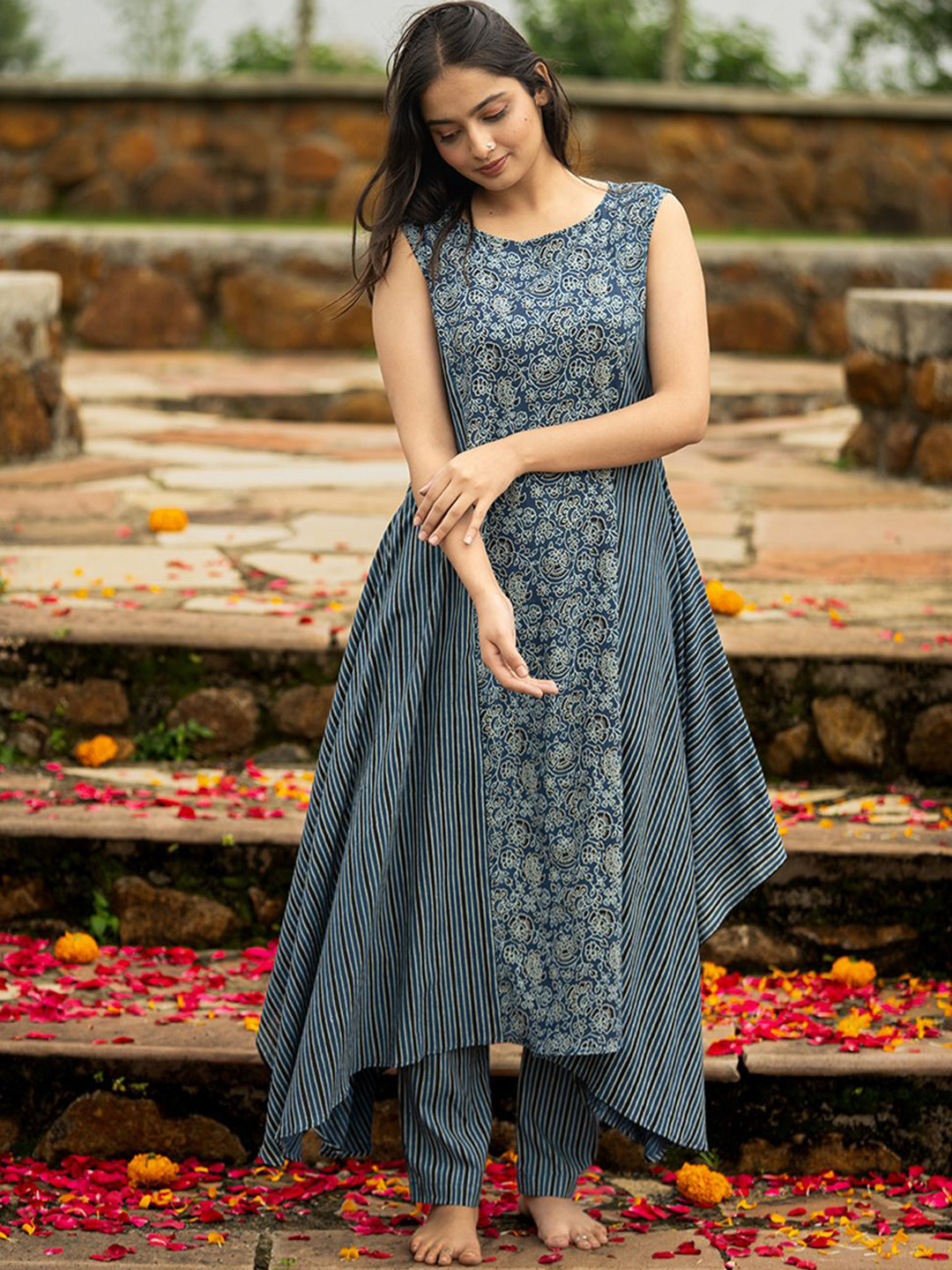 JITI Women Floral Printed Regular Pure Cotton Kurta with Trousers