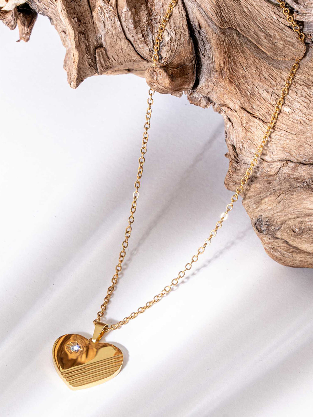 ZAISHA 18K Gold Plated Stainless Steel Classy Heart Crystal Studded Chain