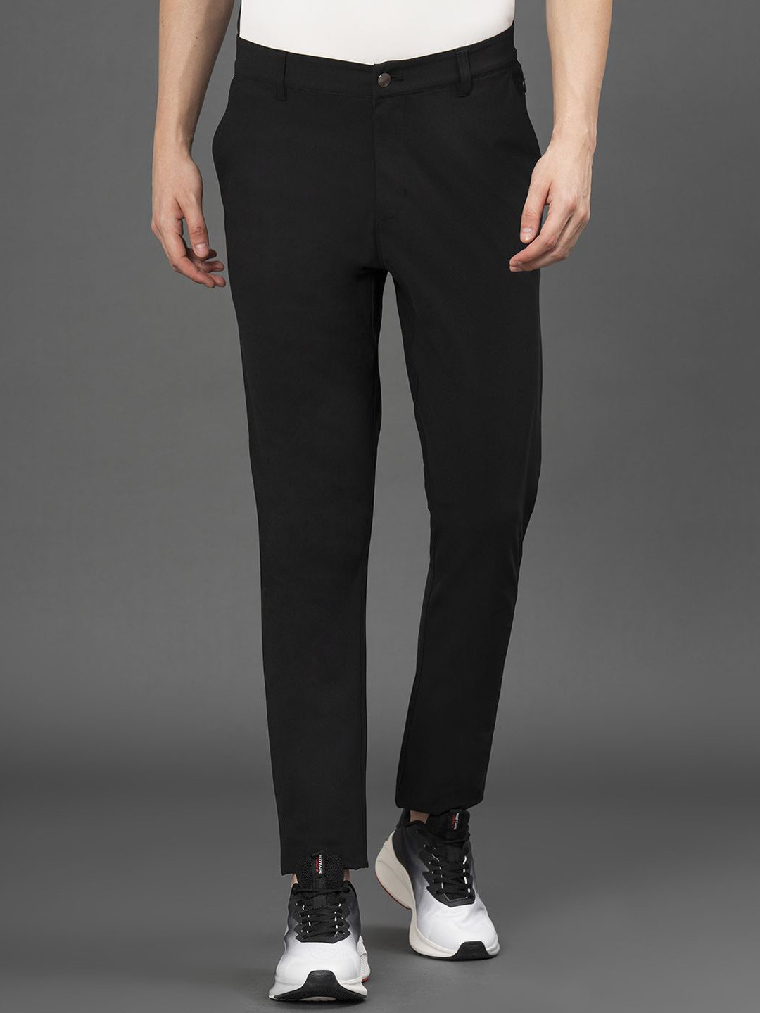 Red Tape Men Solid Mid Rise Elastomultieste Activewear Pant