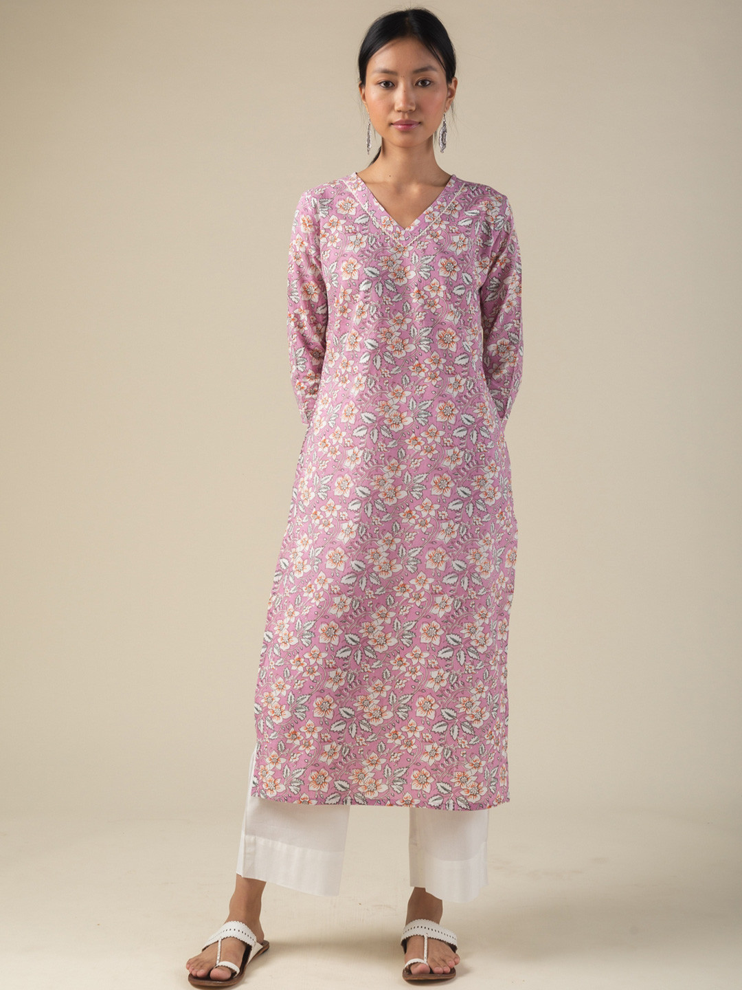 KUSVAA Floral Printed V-Neck Cotton Straight Kurta