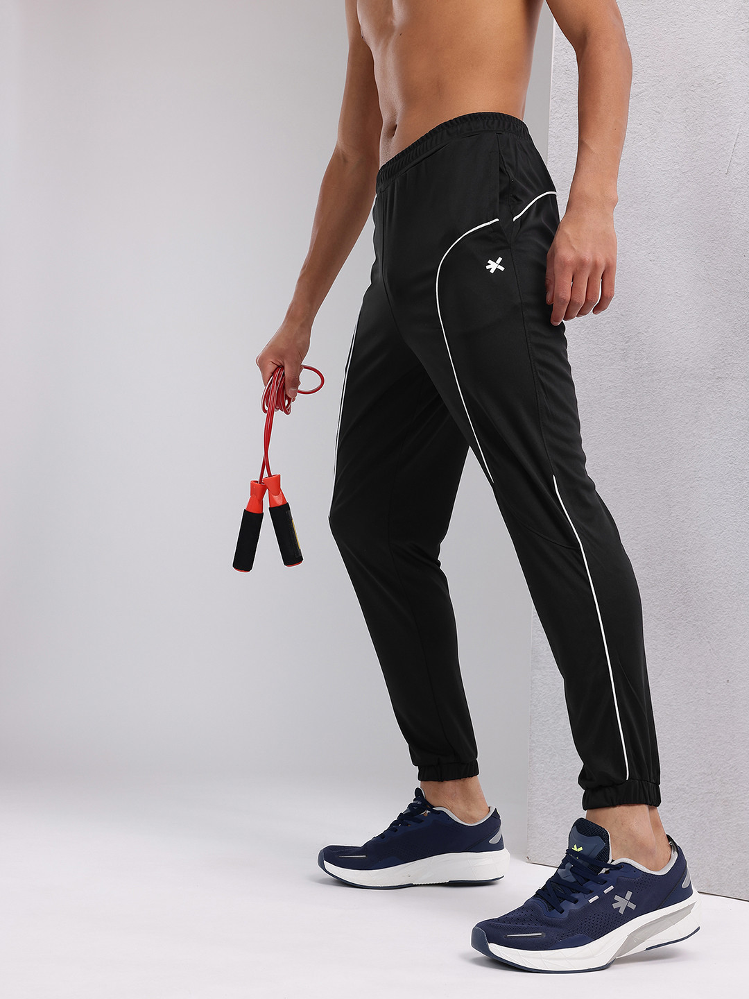 HRX by Hrithik Roshan Men Mid-Rise Rapid-Dry Training Joggers with Contrast Piping
