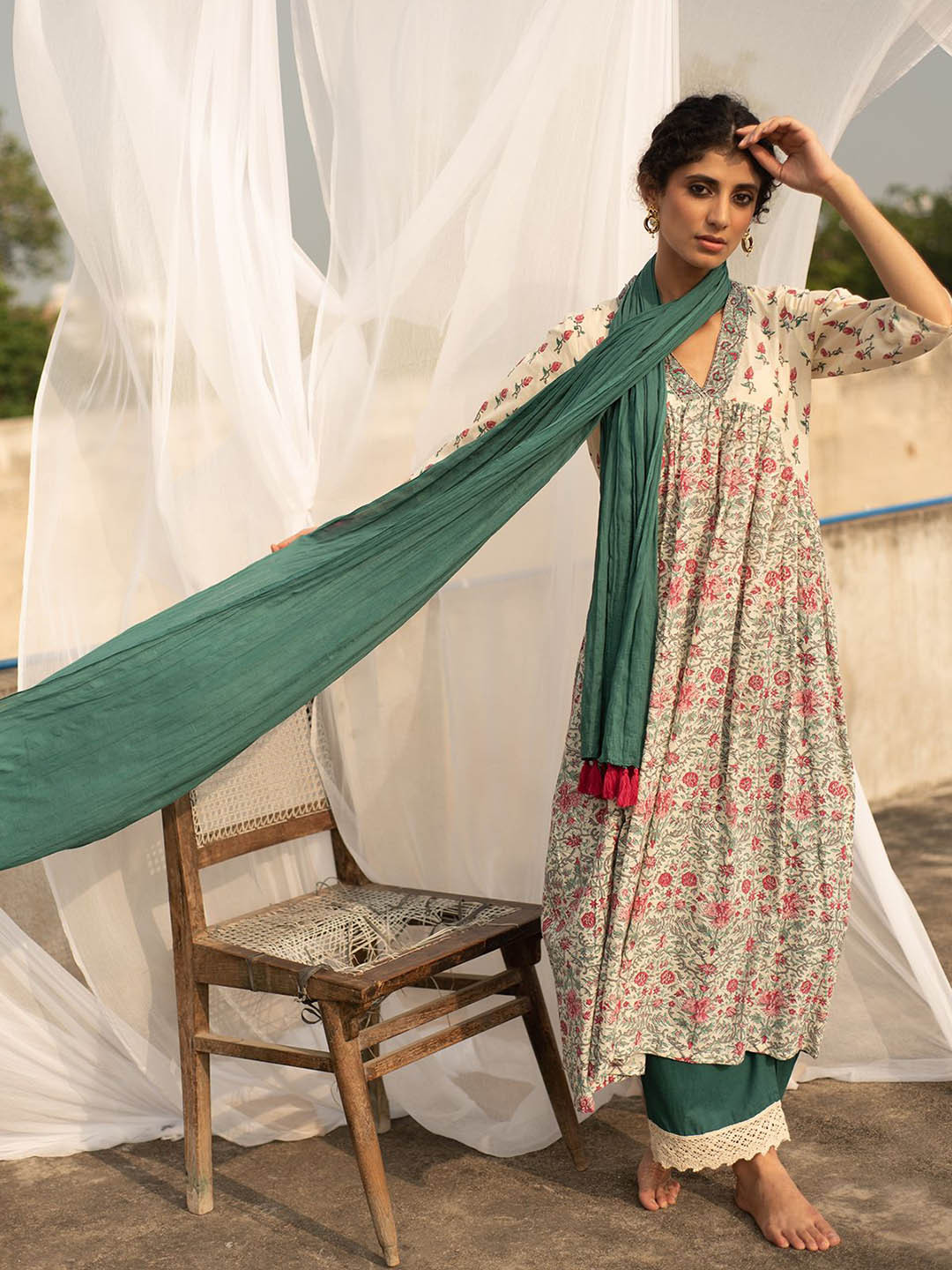 SHILPI HANDICRAFTS Women Floral Embroidered Regular Pure Cotton Kurta with Palazzos & With Dupatta