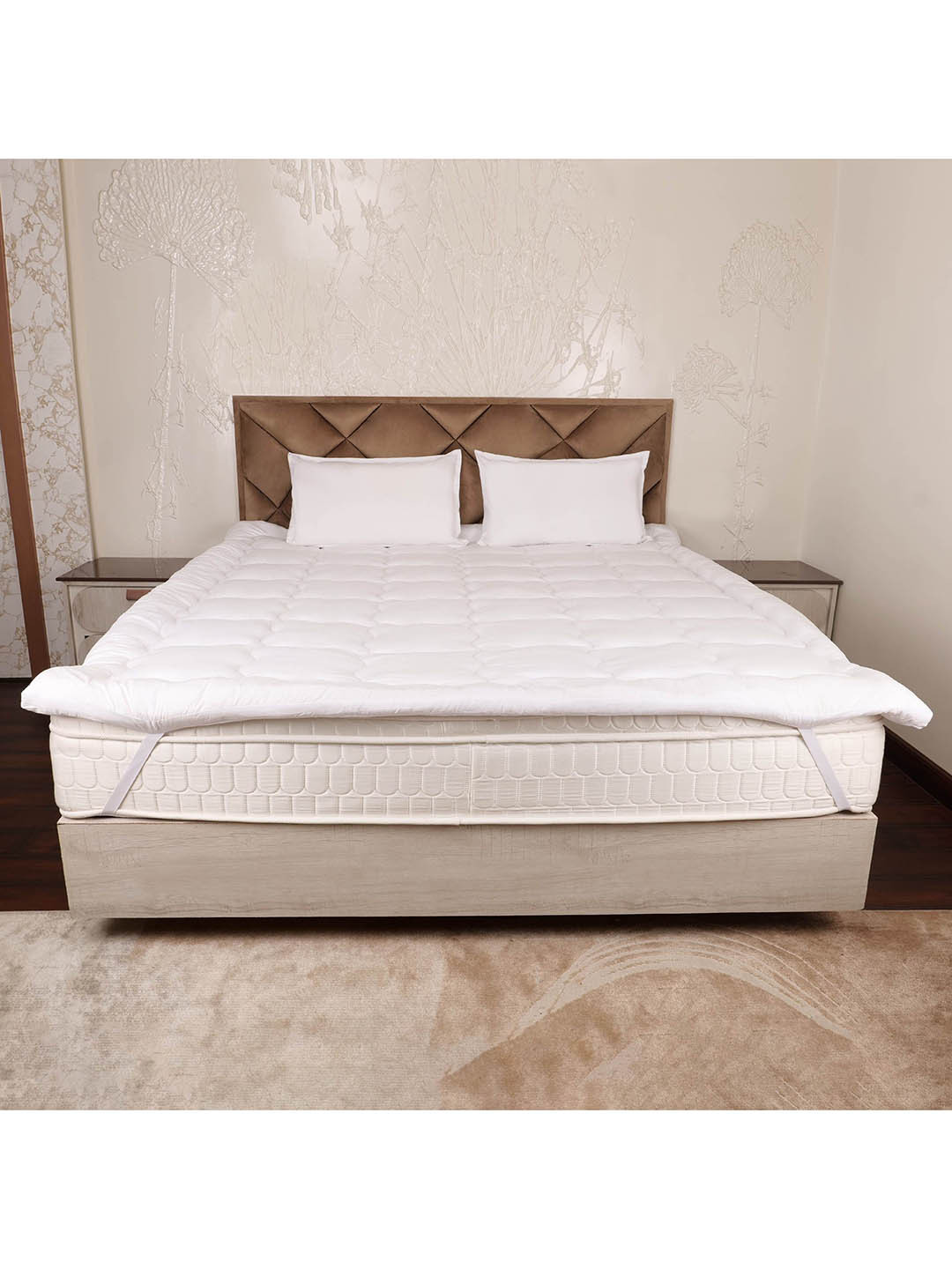 AJISH White King Polyester Breathable Mattress Protector