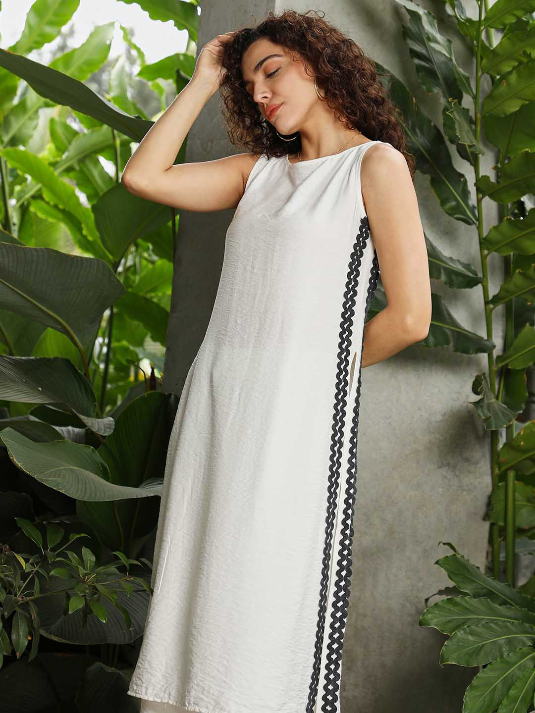 QISSA Boat Neck Straight Straight Kurta with Trousers