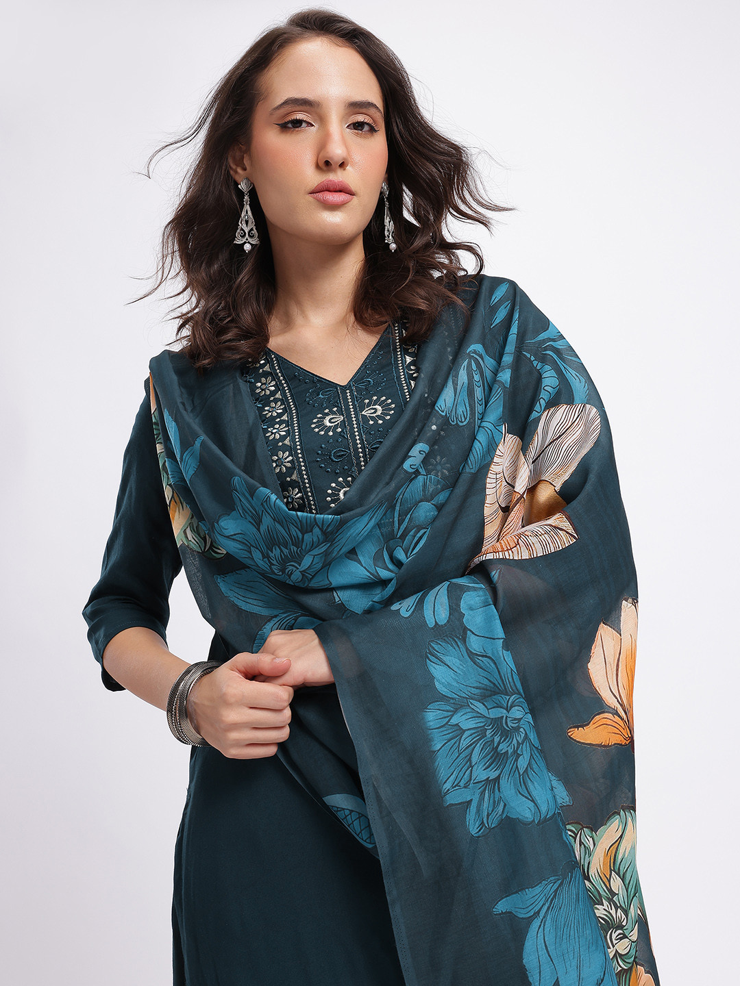 HERE&NOW Yoke Design Thread Work Kurta with Trousers & With Dupatta