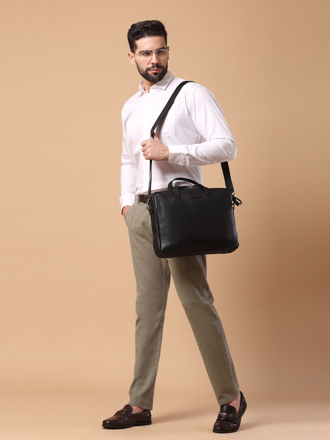 AQUATAN Men Up To 14 Inches Leather Laptop Bag with Padded Laptop Compartment