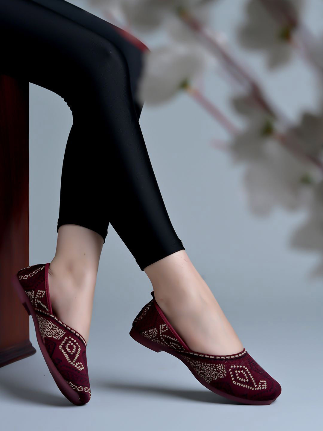 Shoetopia Women Ethnic Mojaris Flats