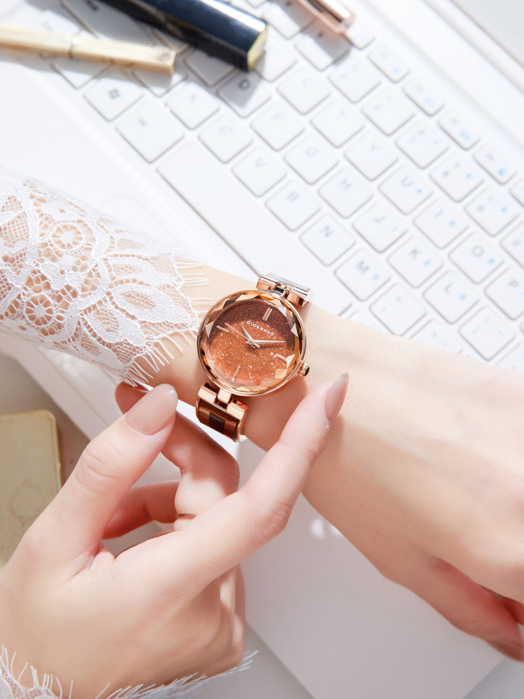 GIORDANO Women Dial & Stainless Steel Bracelet Style Straps Analogue Watch GZ-60082-22