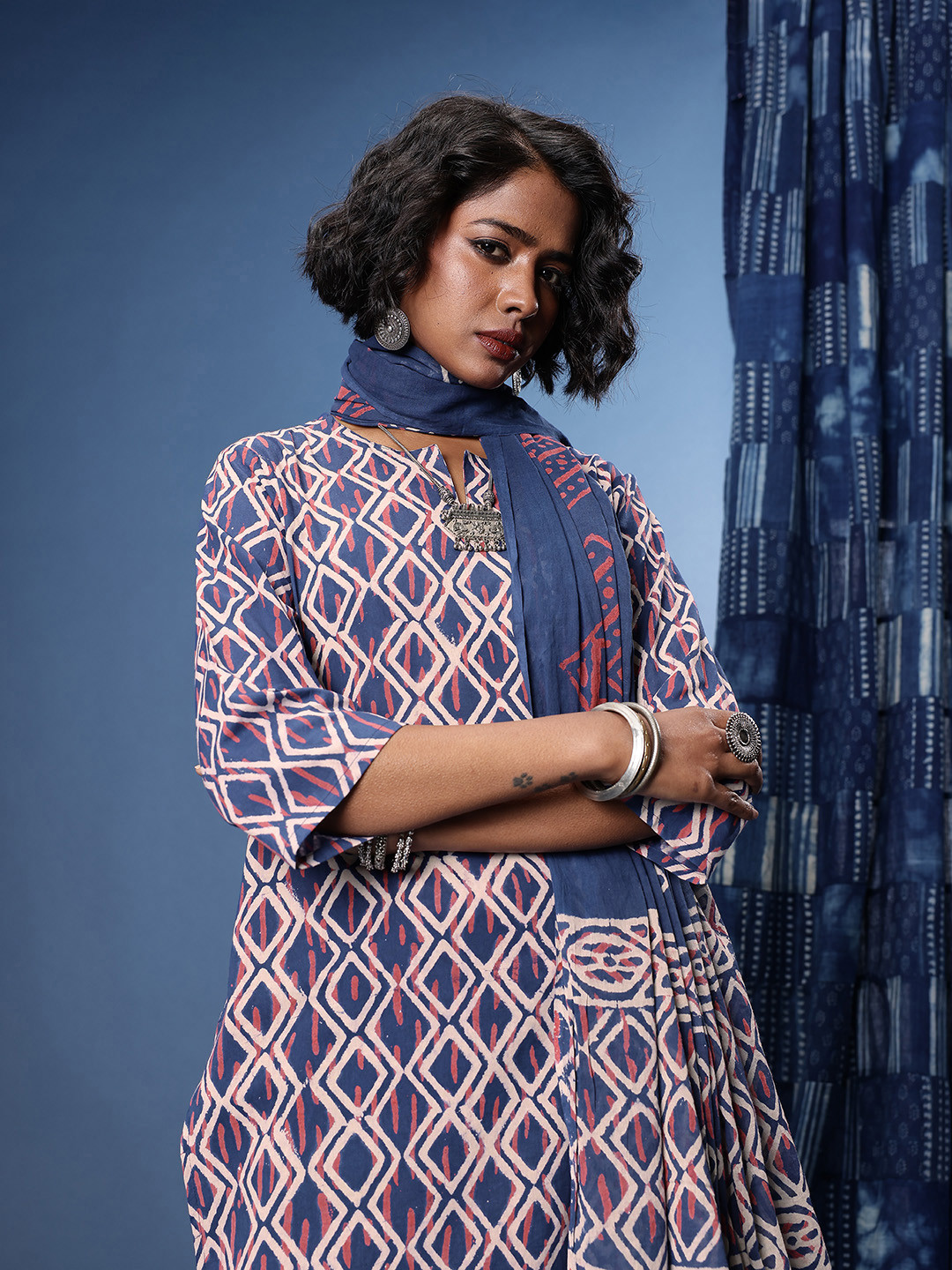 Taavi Geometric Printed Straight Indigo Kurta with Trousers & With Dupatta