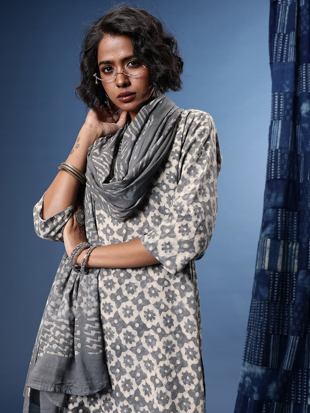 Taavi Indigo Floral Printed Regular Kurta With Trousers & With Dupatta