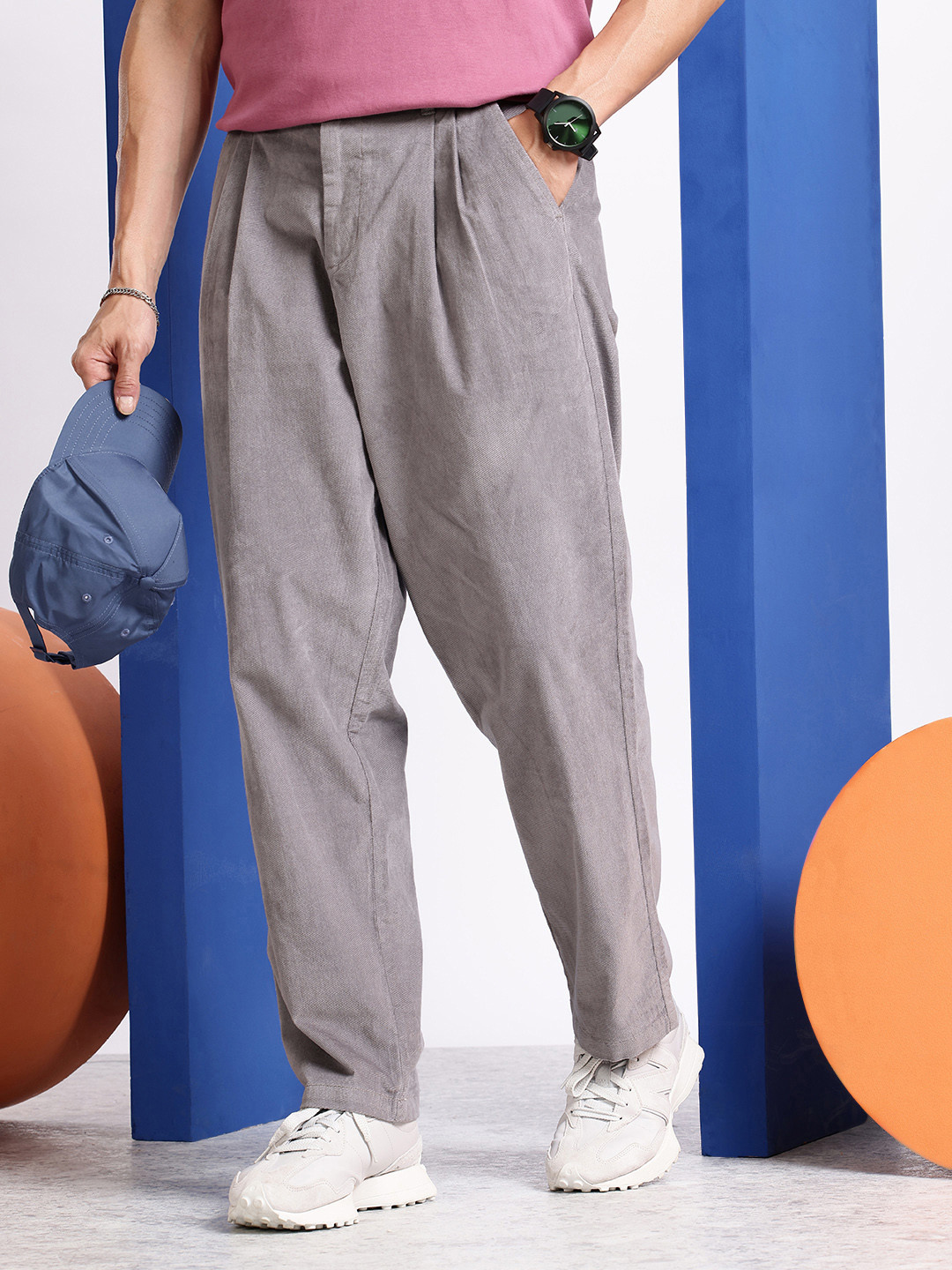 Aeropostale Men Relaxed Straight Leg Corduroy Pleated Chinos Trousers
