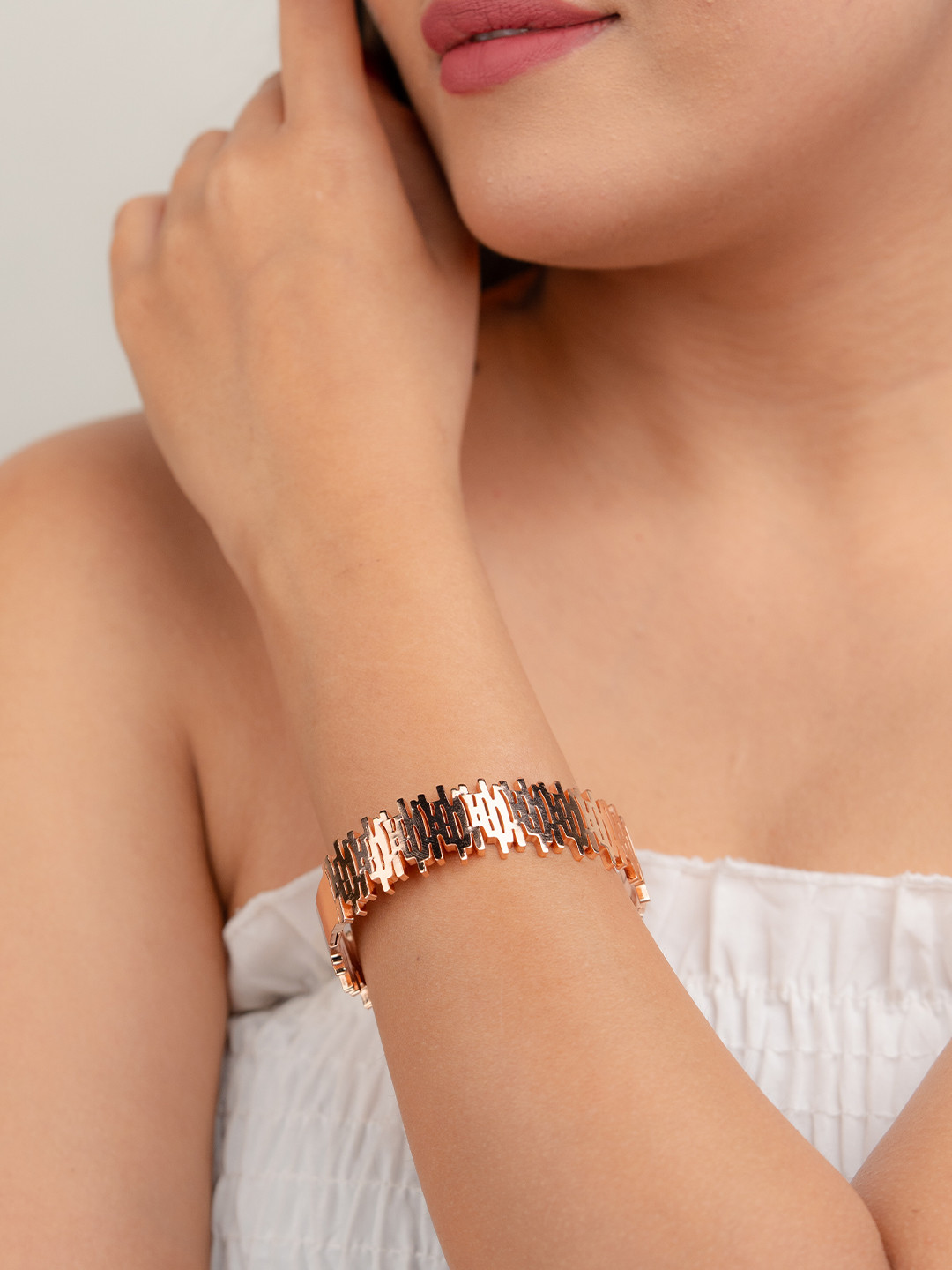 Zeraki Jewels Rose Gold-Plated Stainless Steel Bangle-Style Bracelet