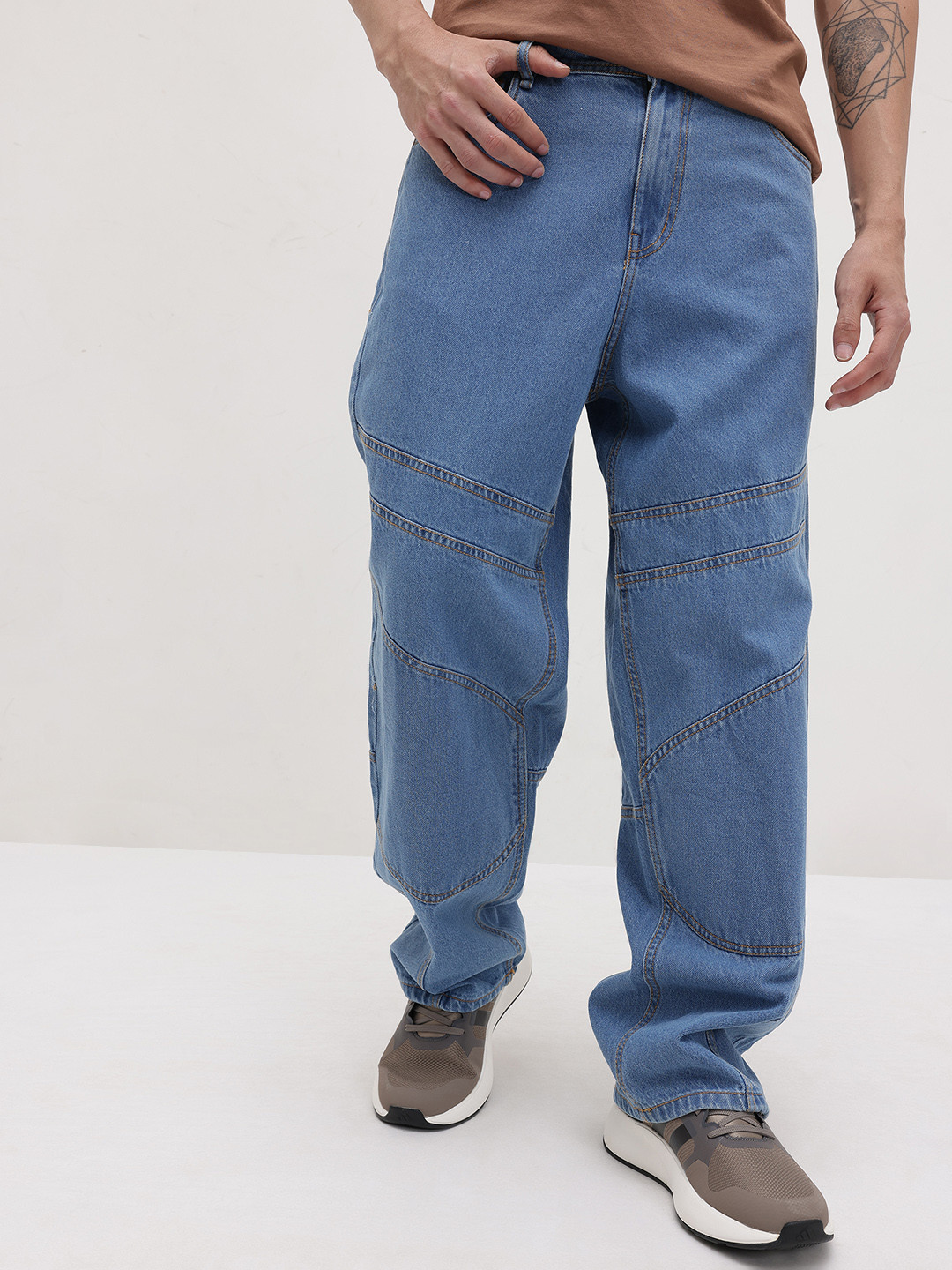 The Roadster Life Co. Men Paneled Barrel Fit Jeans
