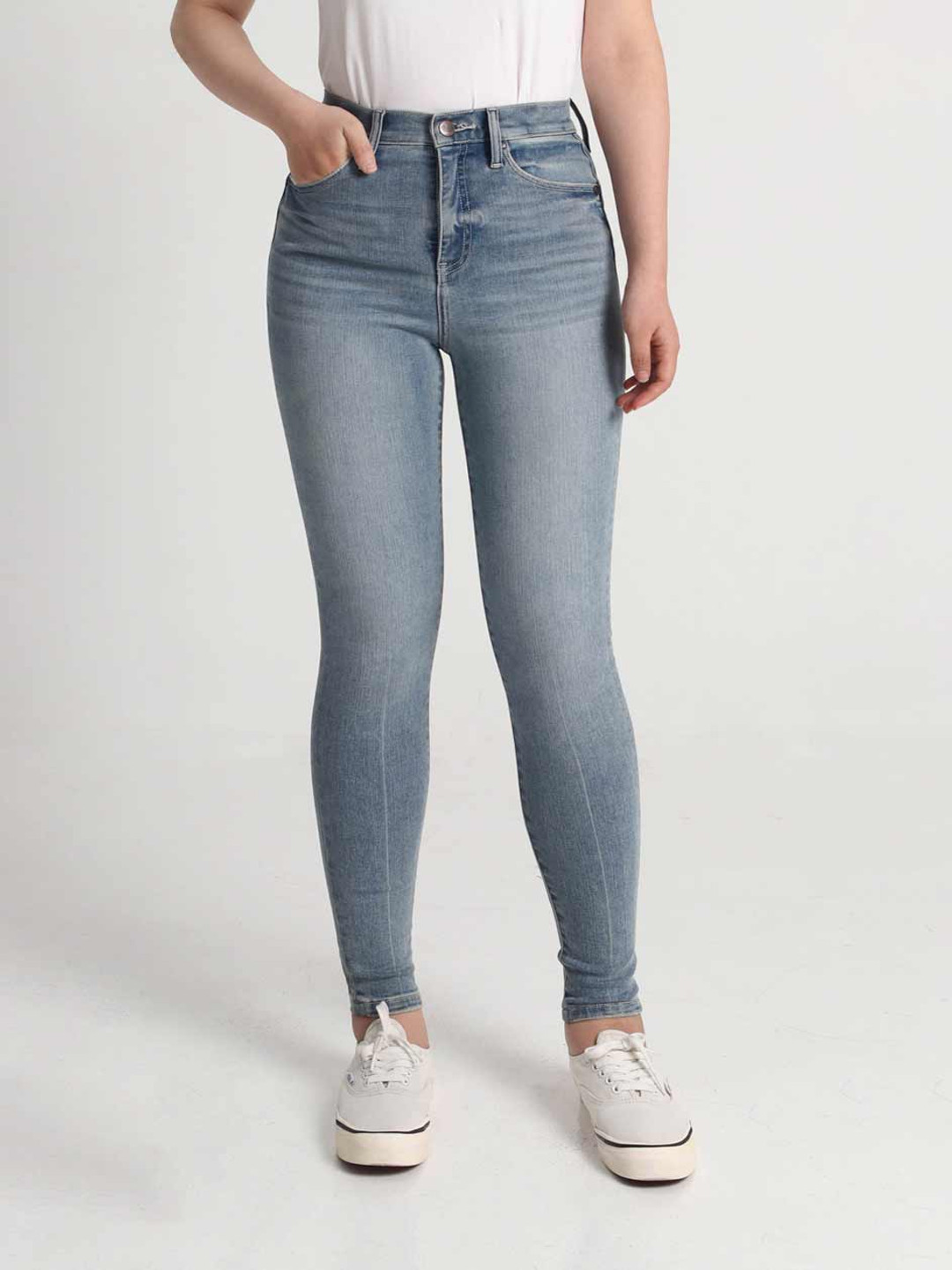 Happy2r Women Skinny Fit Low Distress Light Fade Jeans
