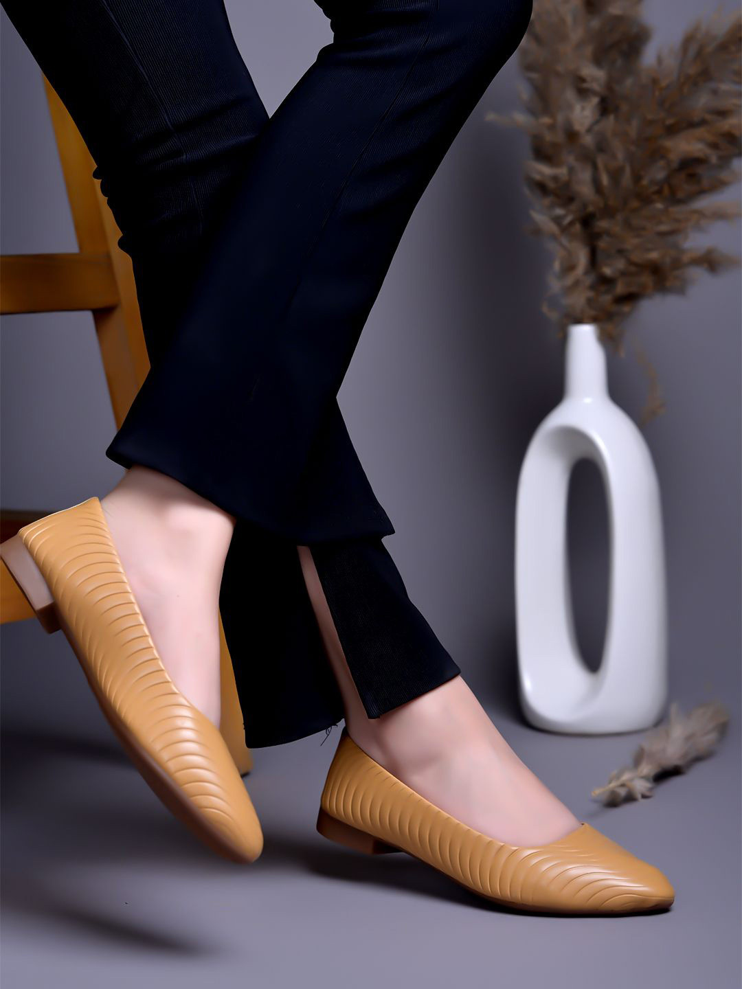 Shoetopia Girls Textured Ballerinas Flats